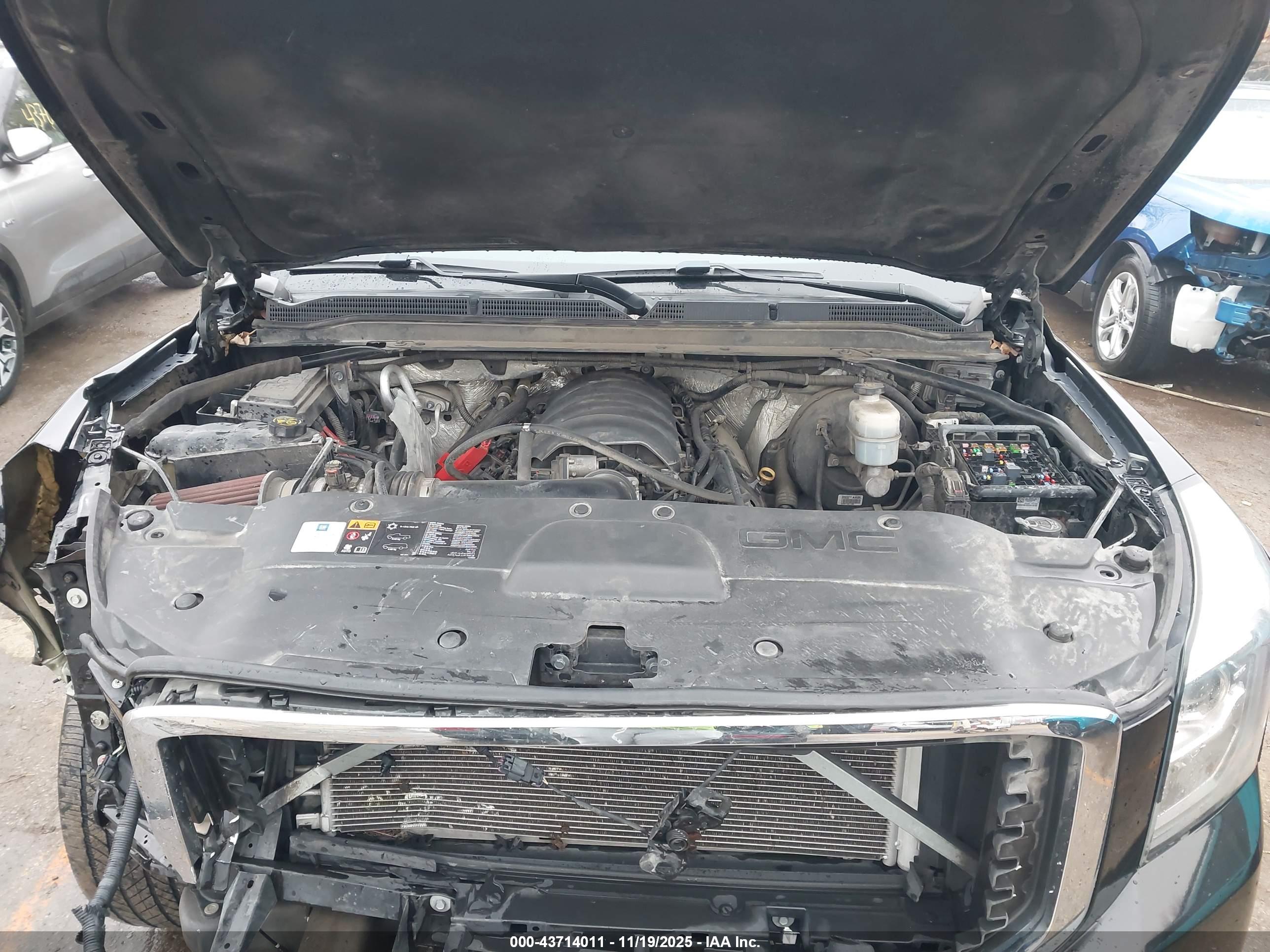 GMC YUKON image 10