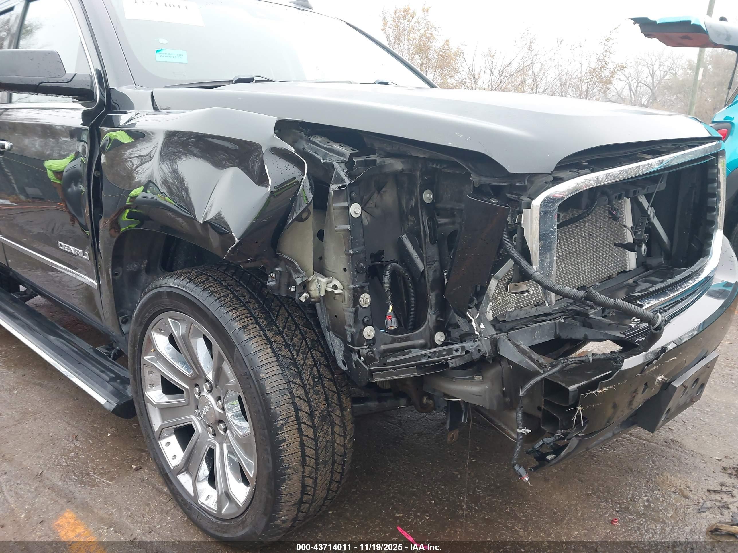 GMC YUKON image 6