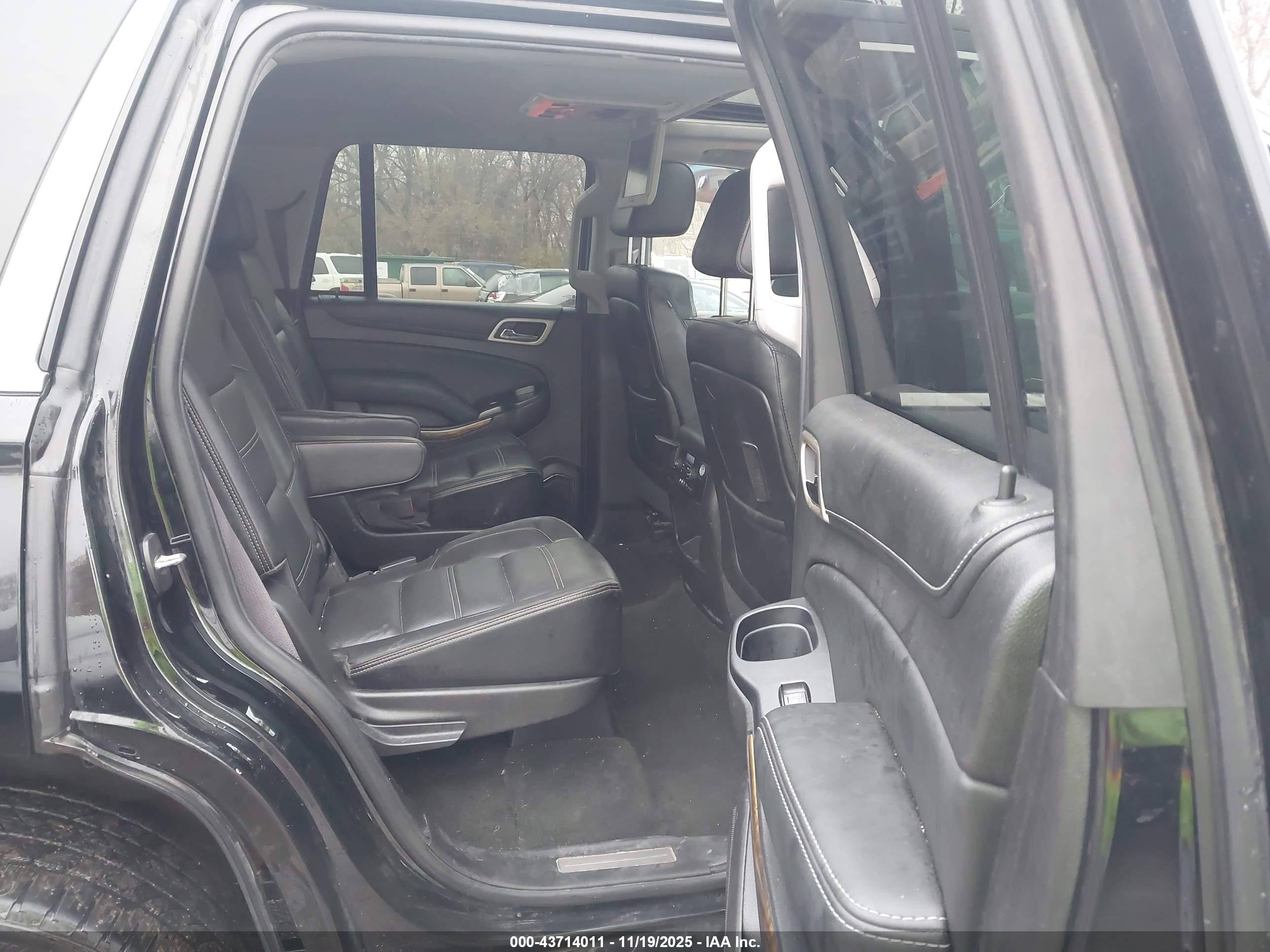 GMC YUKON image 8