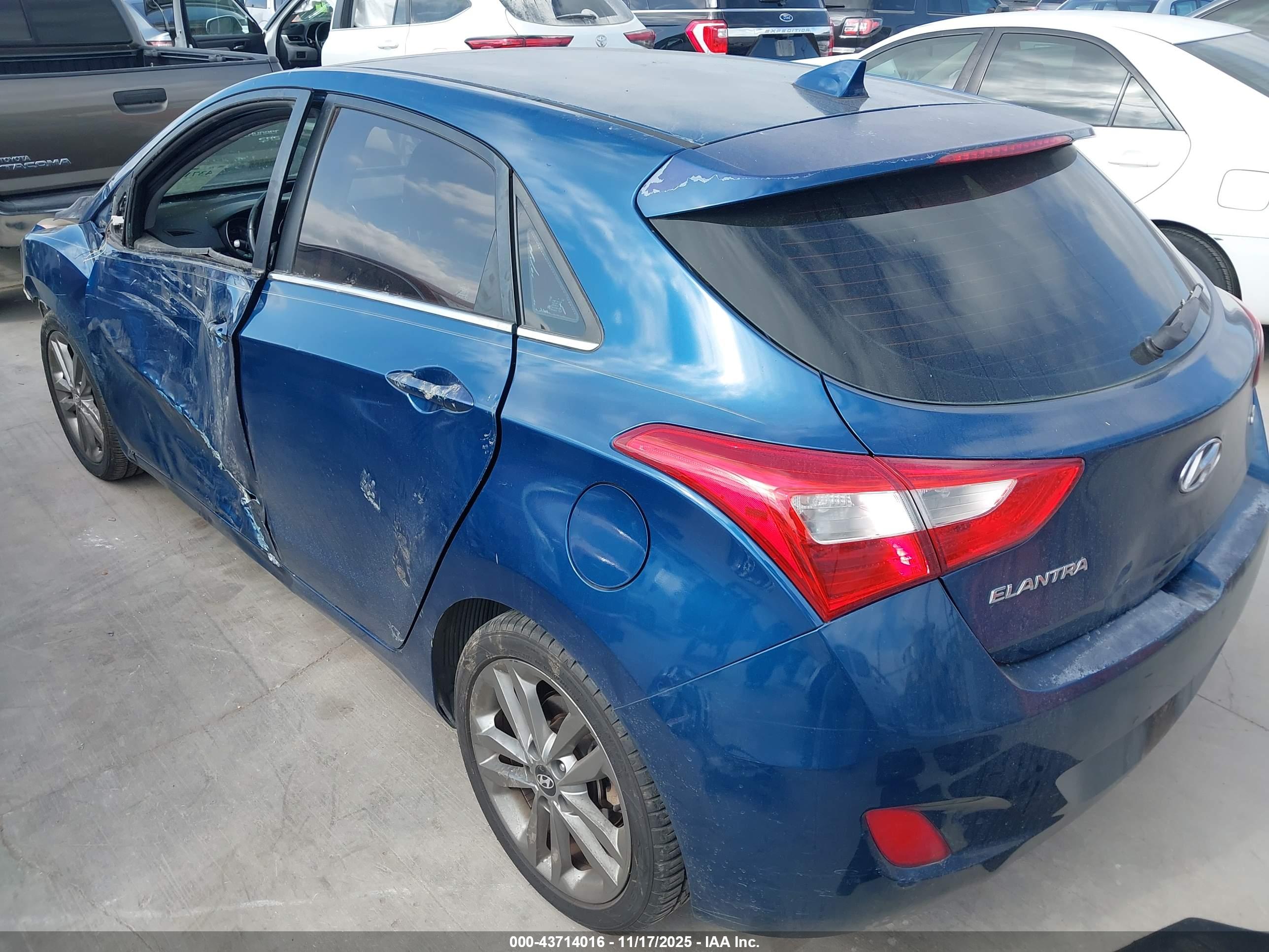 HYUNDAI ELANTRA image 3