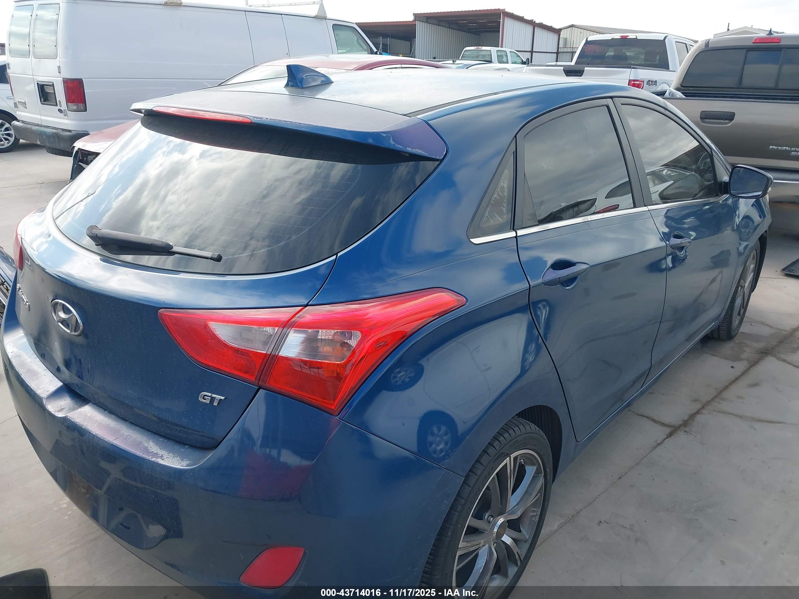 HYUNDAI ELANTRA image 4