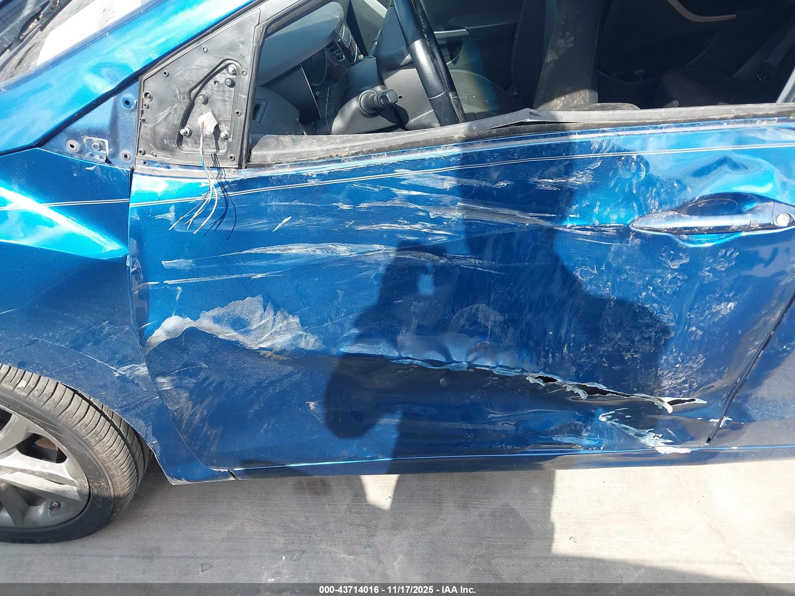 HYUNDAI ELANTRA image 6