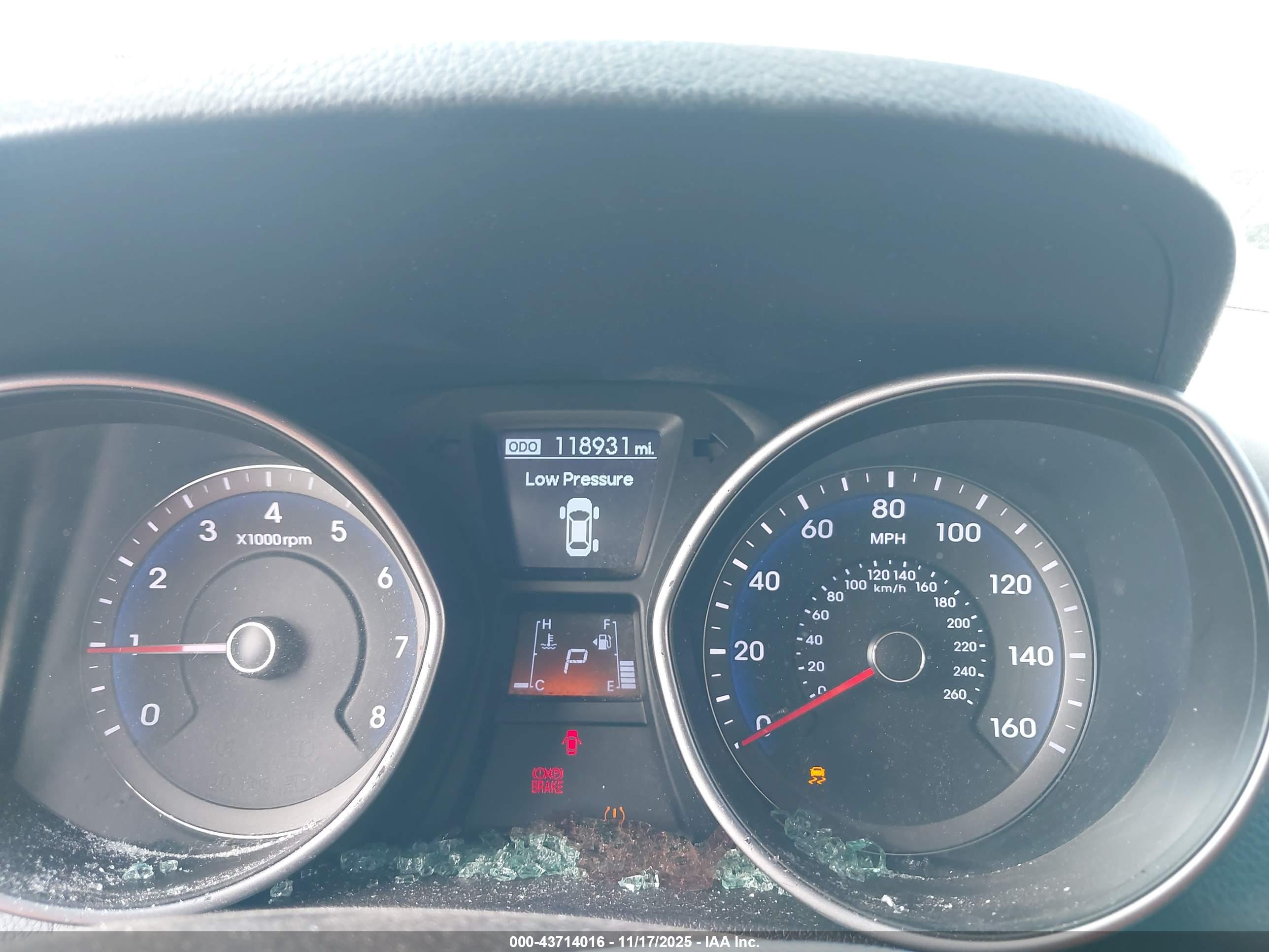 HYUNDAI ELANTRA image 7