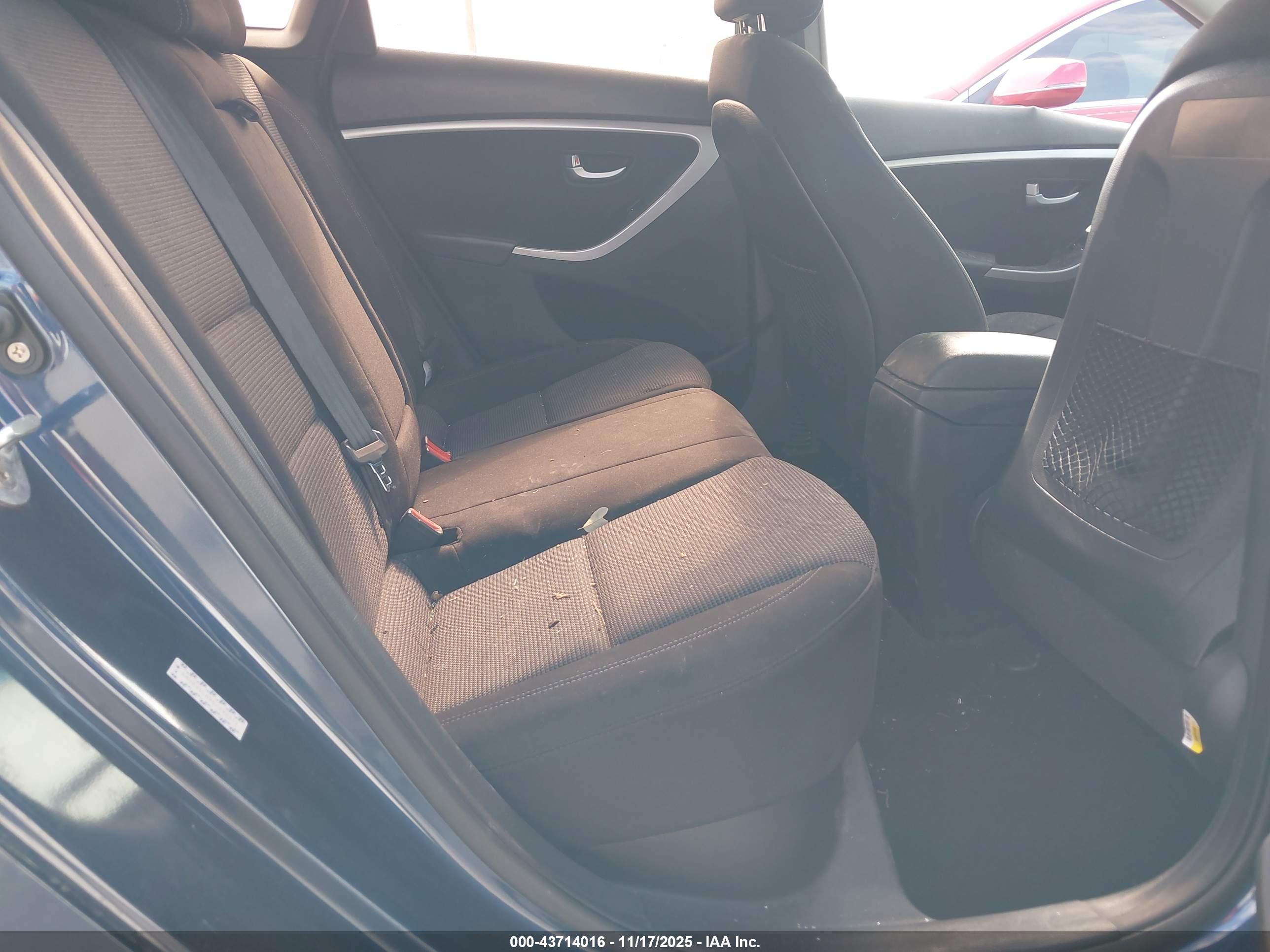 HYUNDAI ELANTRA image 8