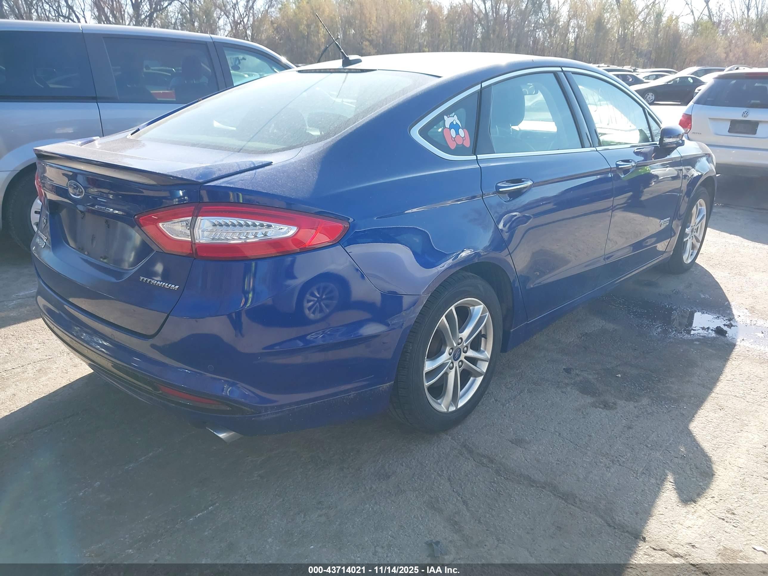 FORD FUSION image 4