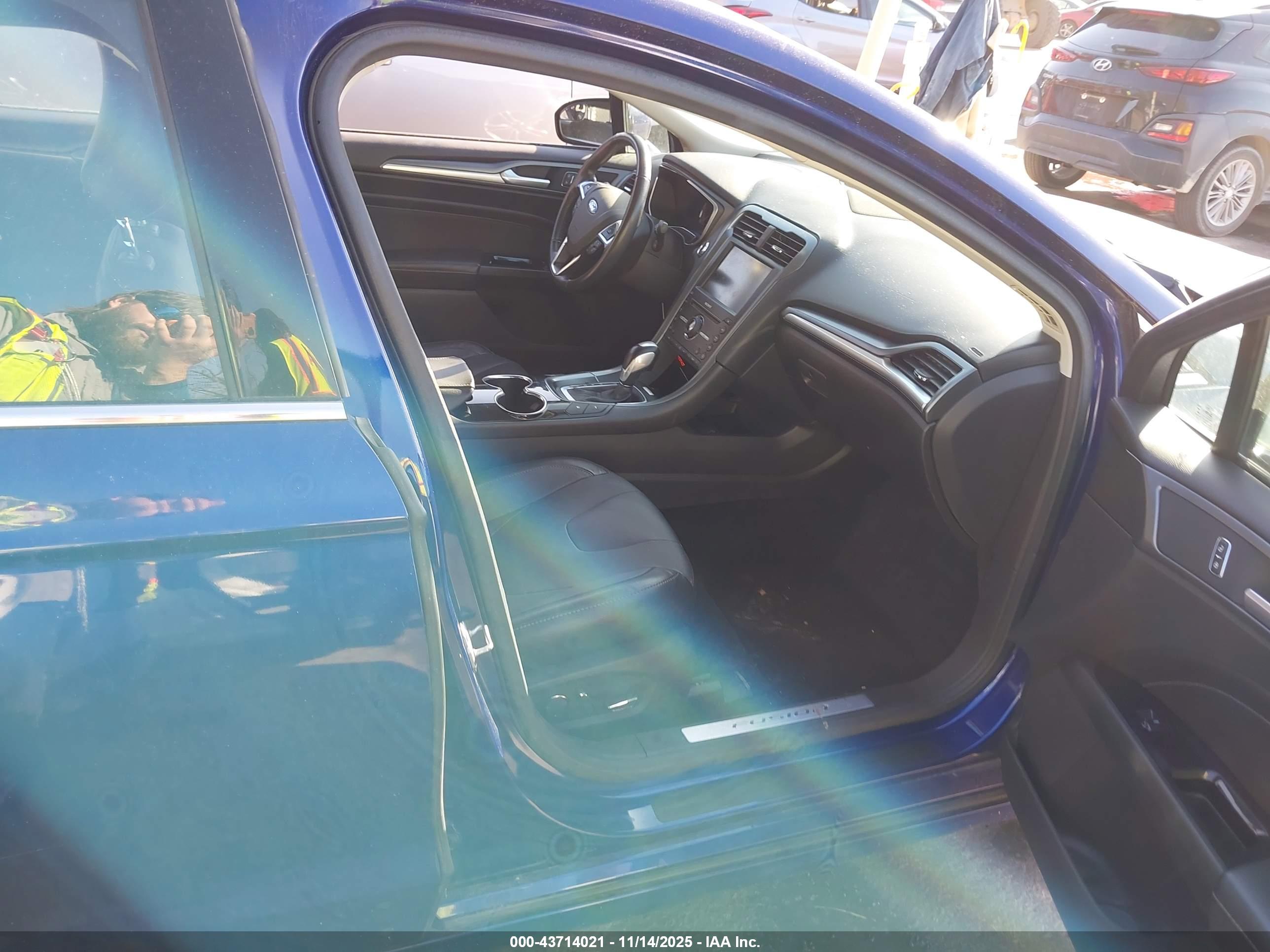 FORD FUSION image 5