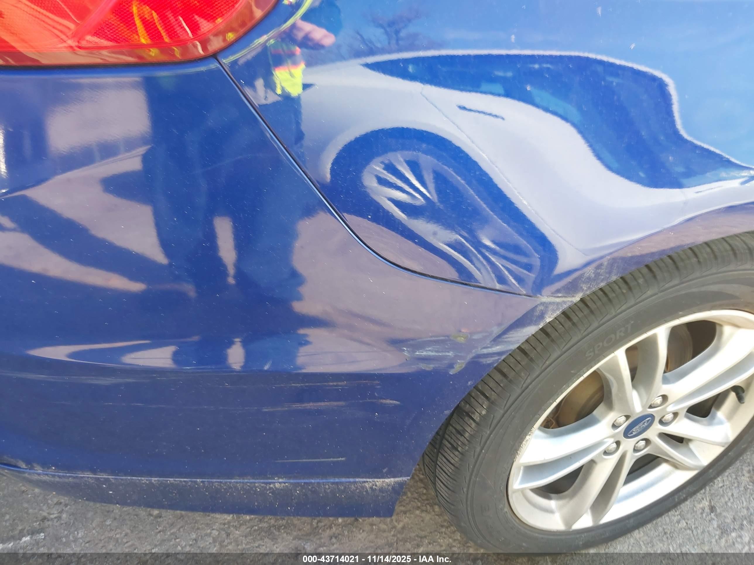 FORD FUSION image 6