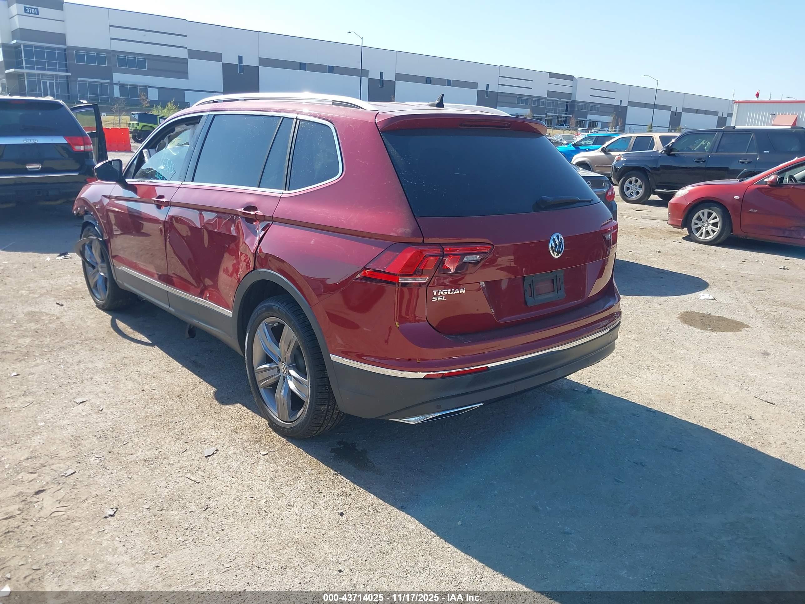 VOLKSWAGEN TIGUAN image 3