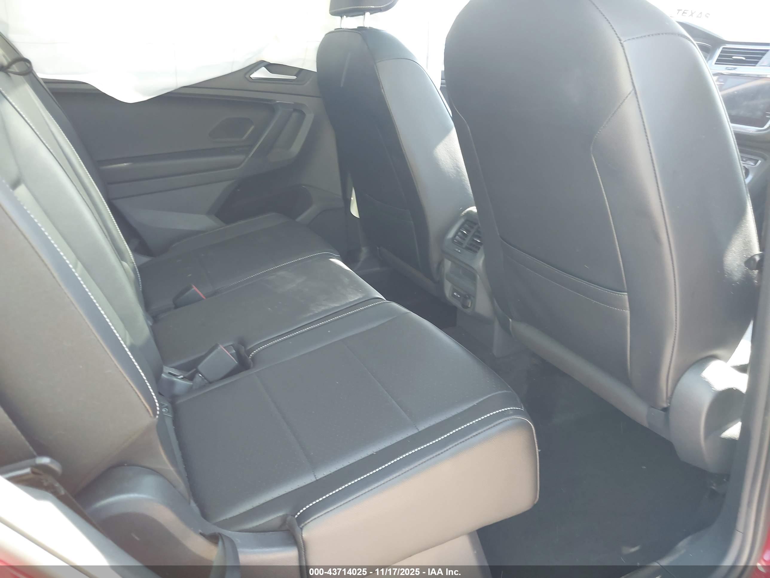VOLKSWAGEN TIGUAN image 8