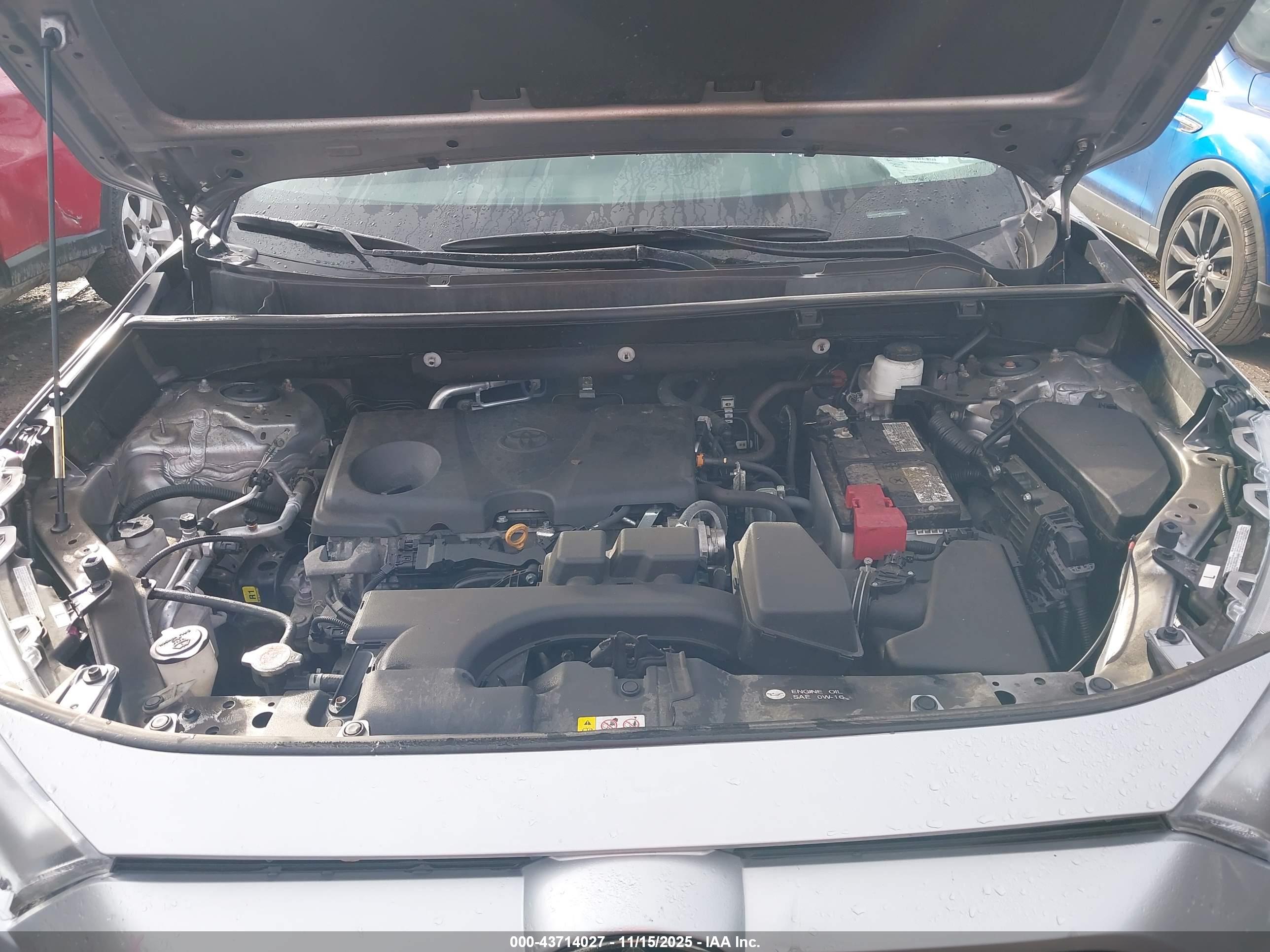 TOYOTA RAV4 image 10
