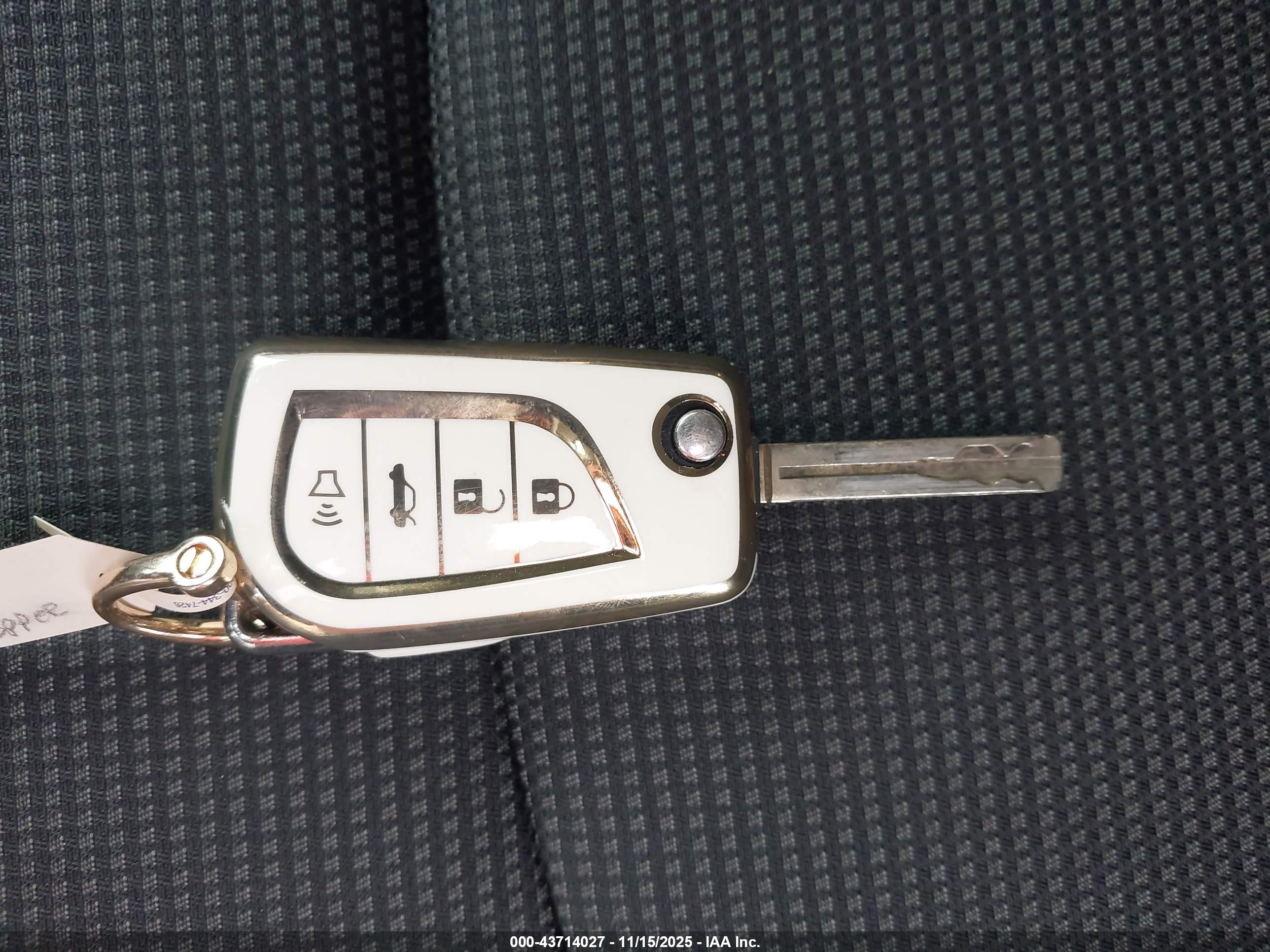 TOYOTA RAV4 image 11
