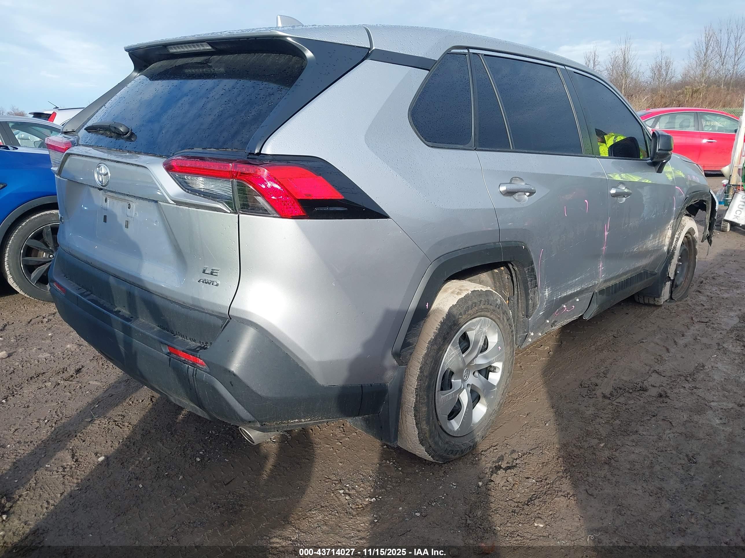 TOYOTA RAV4 image 4
