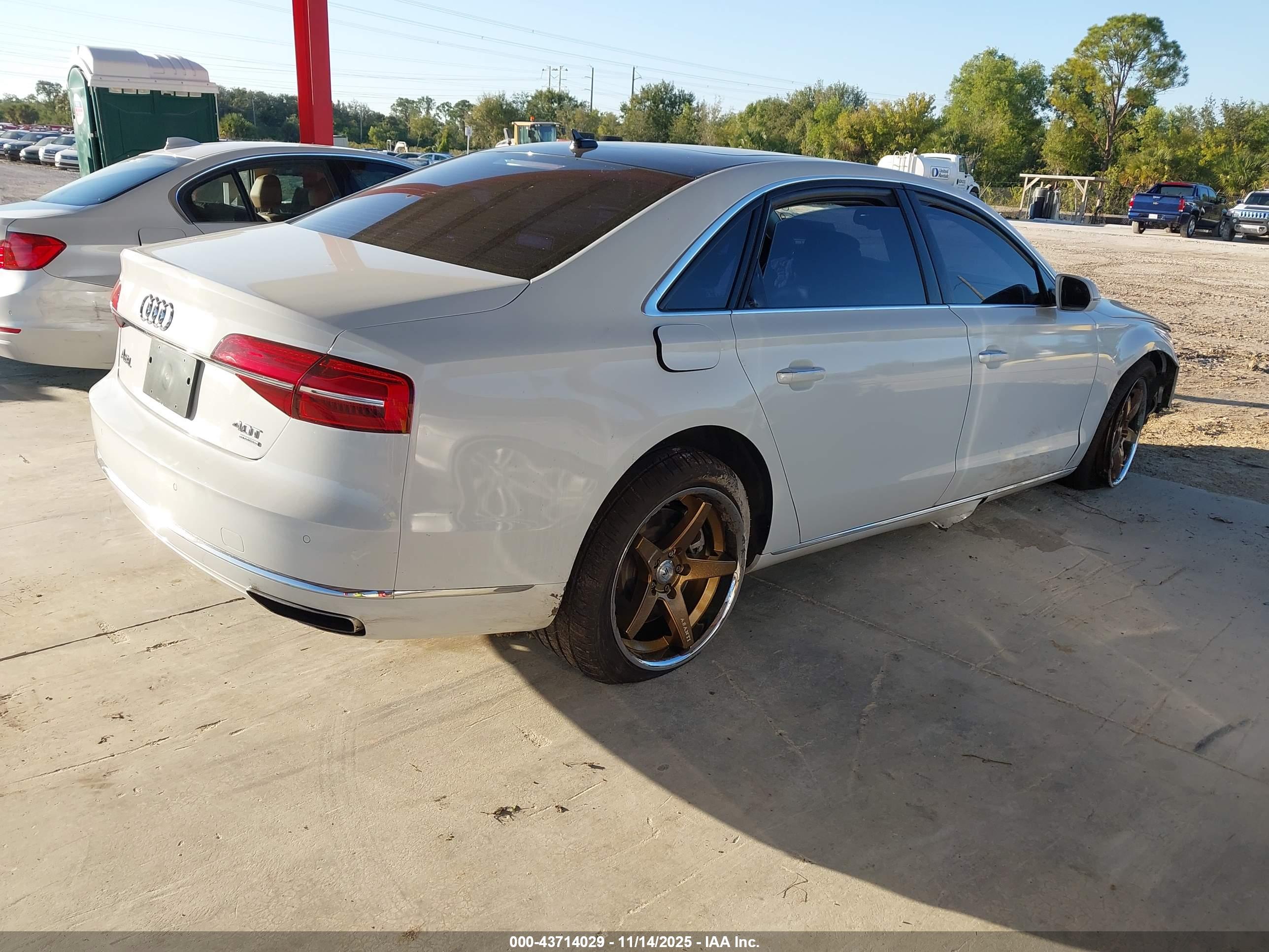 AUDI A8 image 4