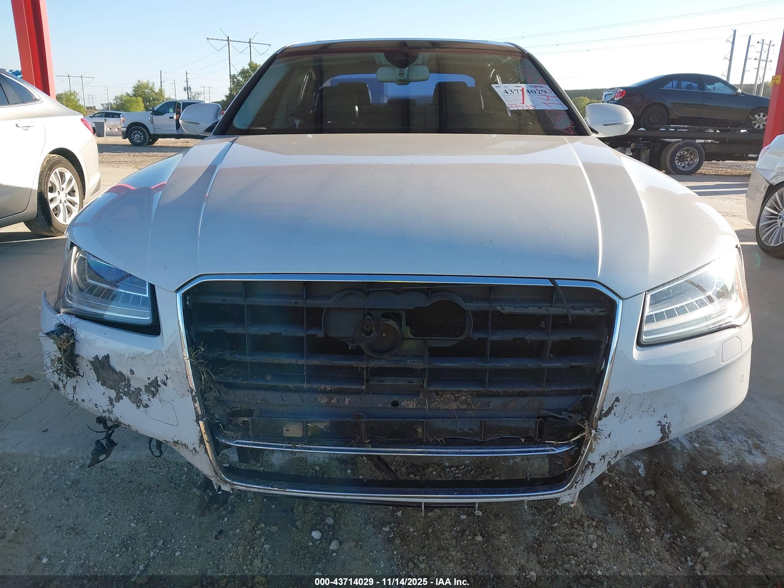 AUDI A8 image 6