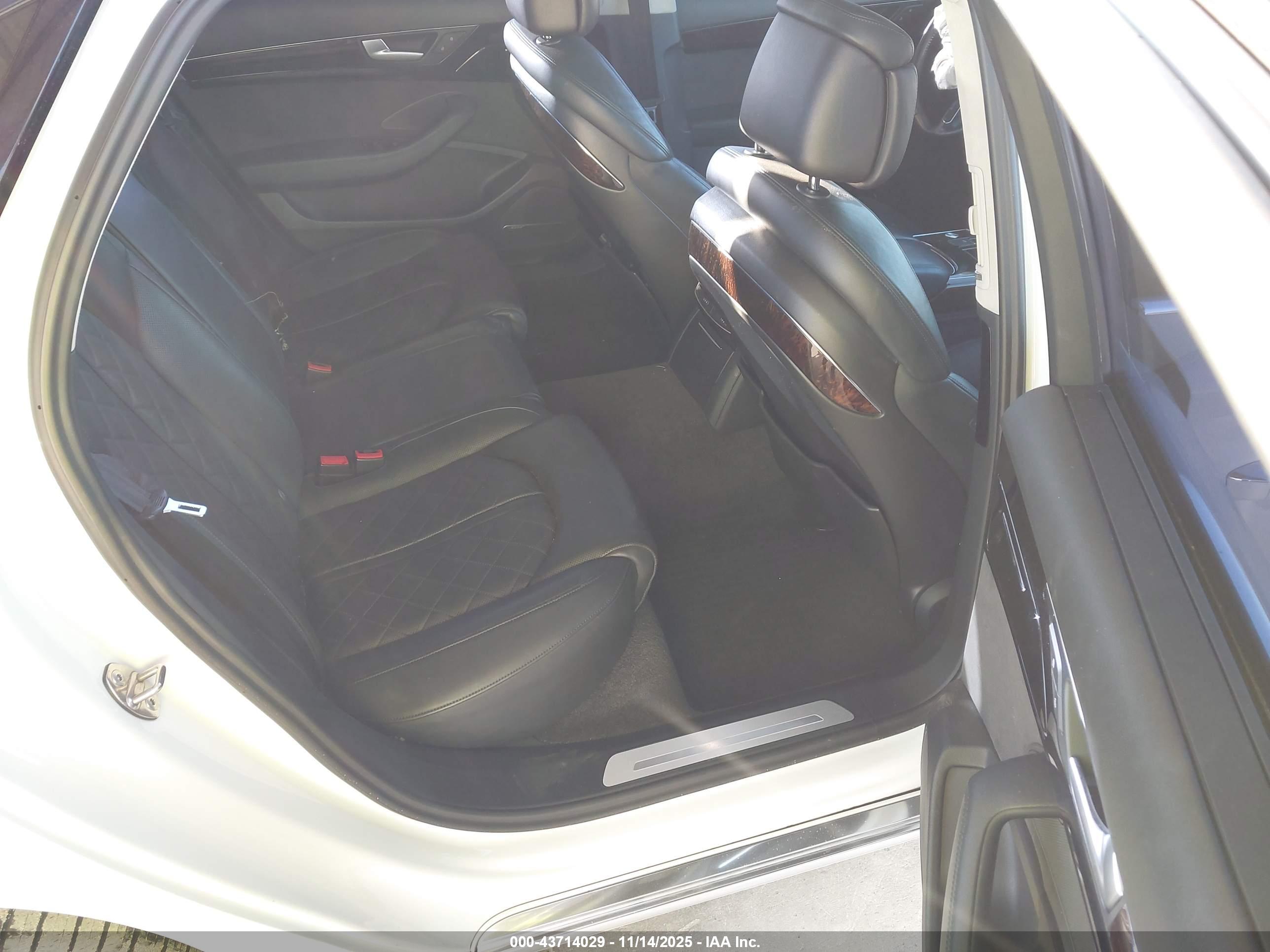 AUDI A8 image 8
