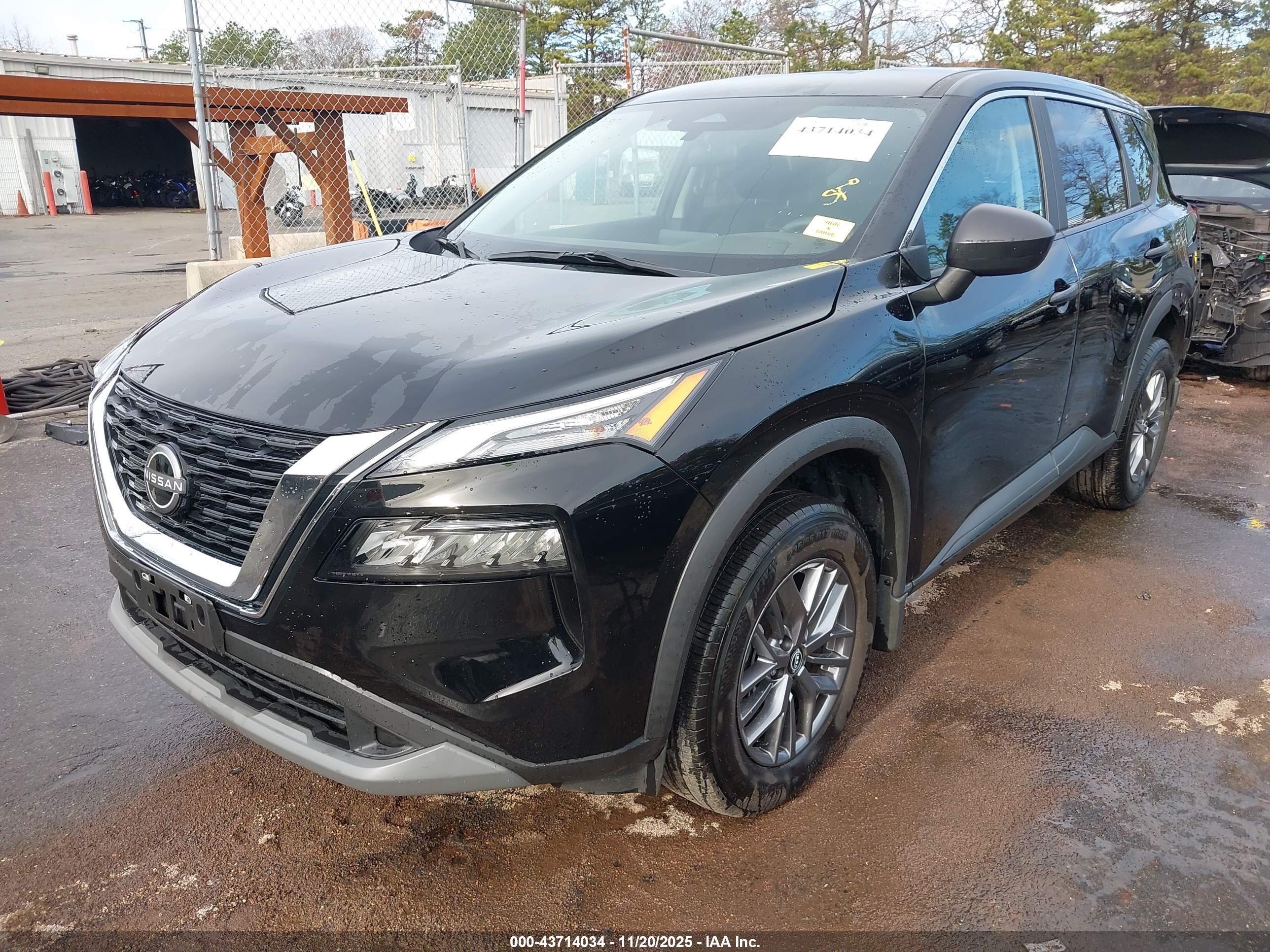 NISSAN ROGUE image 2