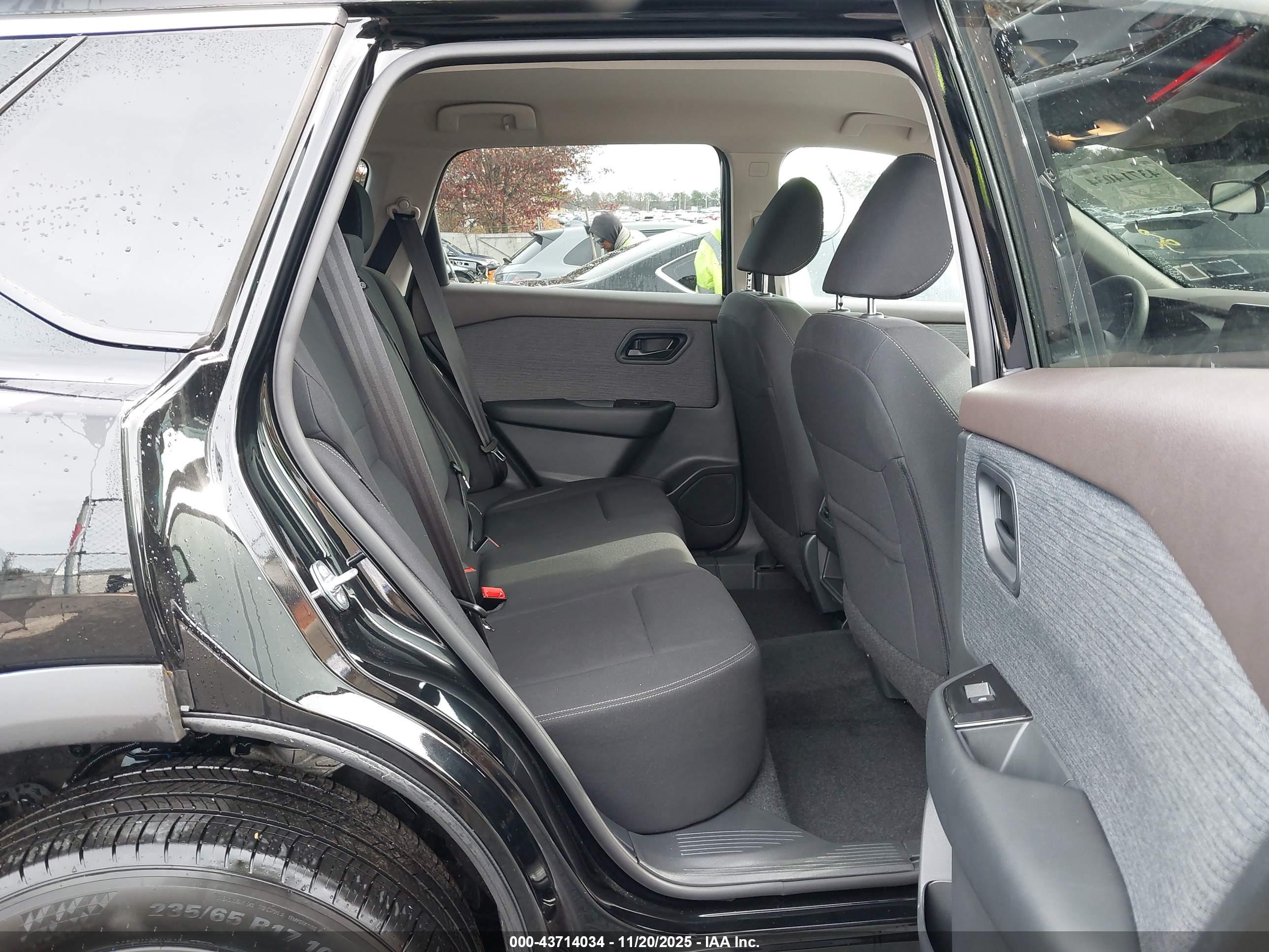 NISSAN ROGUE image 8