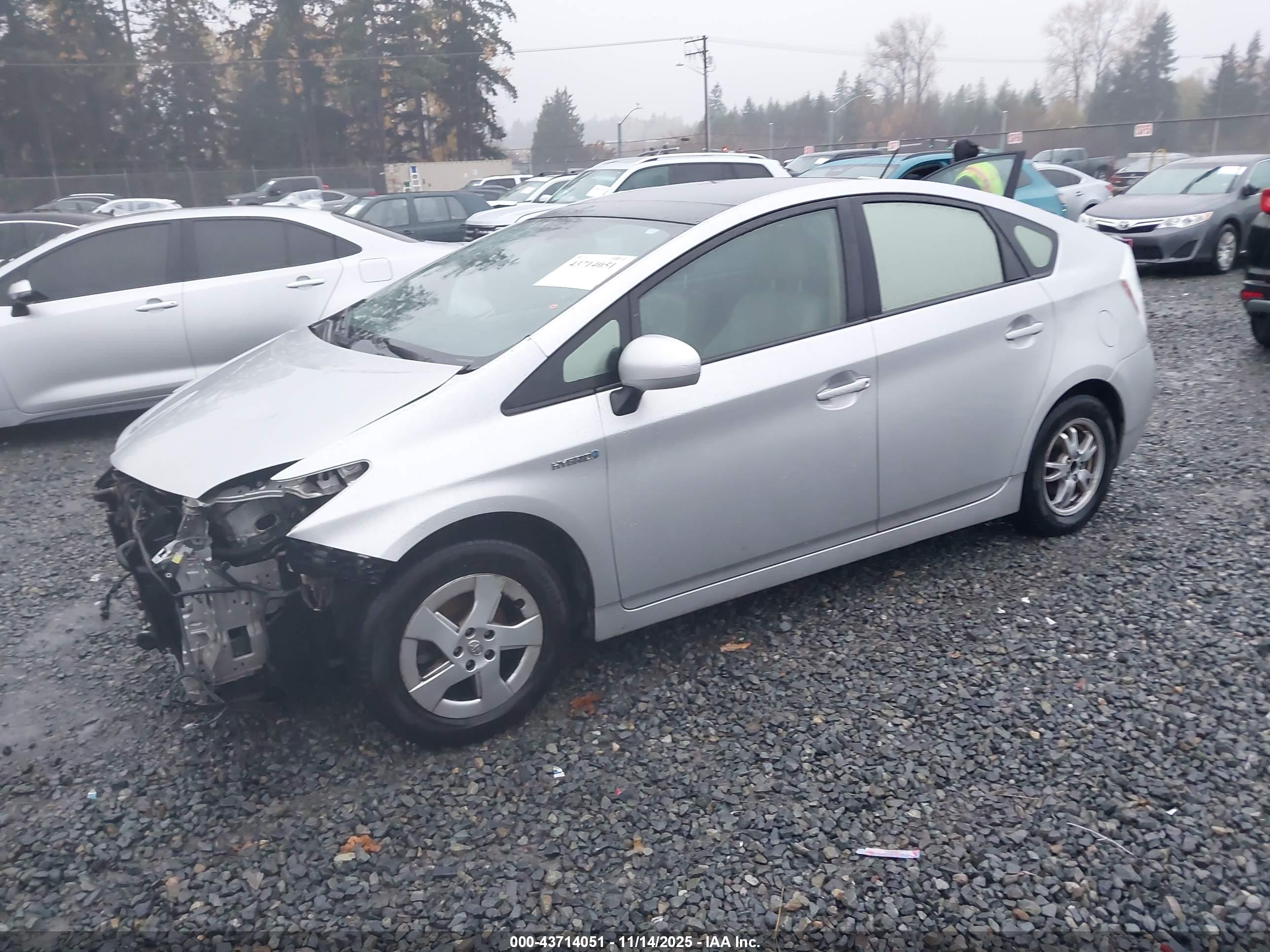 TOYOTA PRIUS image 2