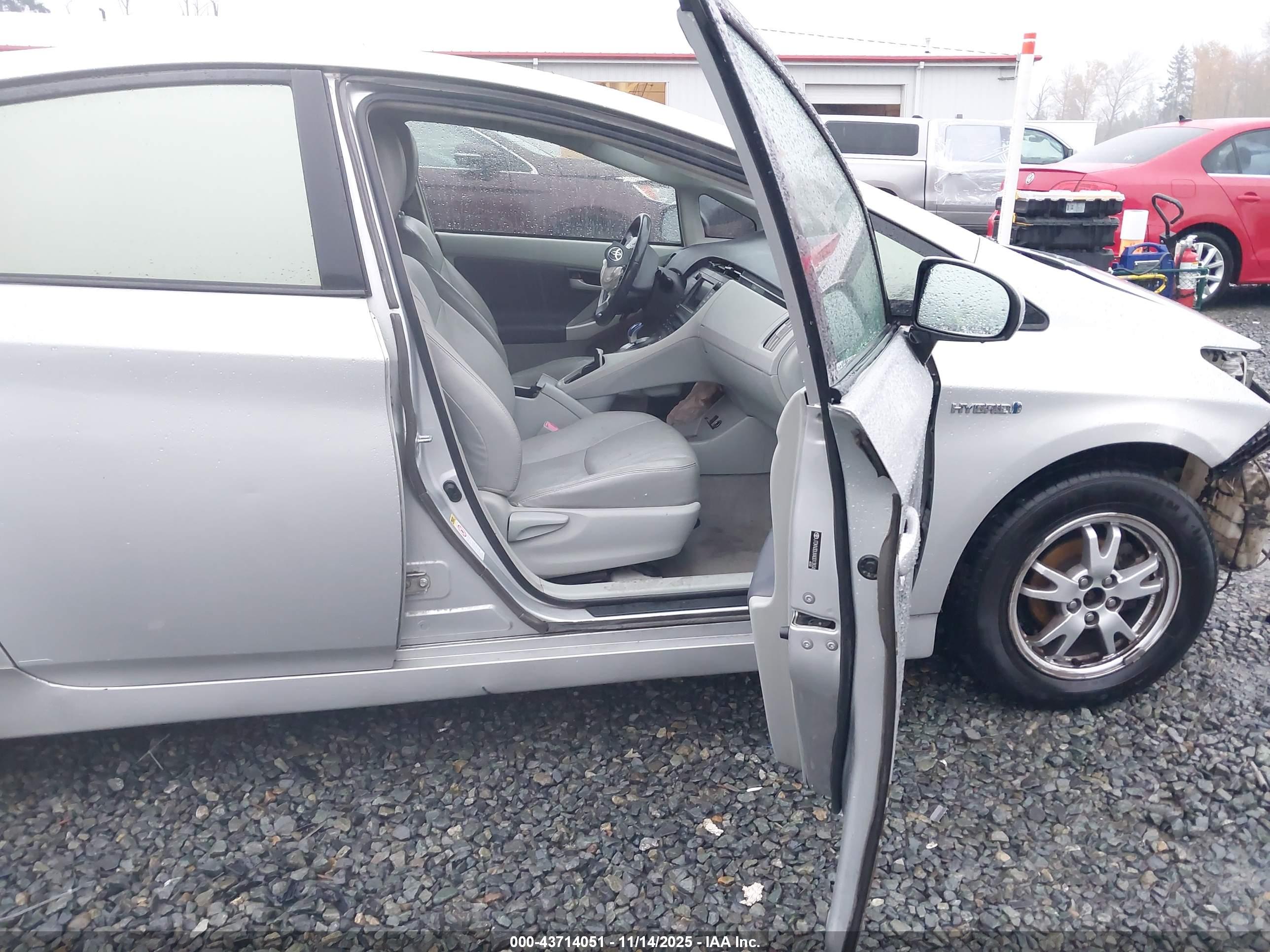 TOYOTA PRIUS image 5