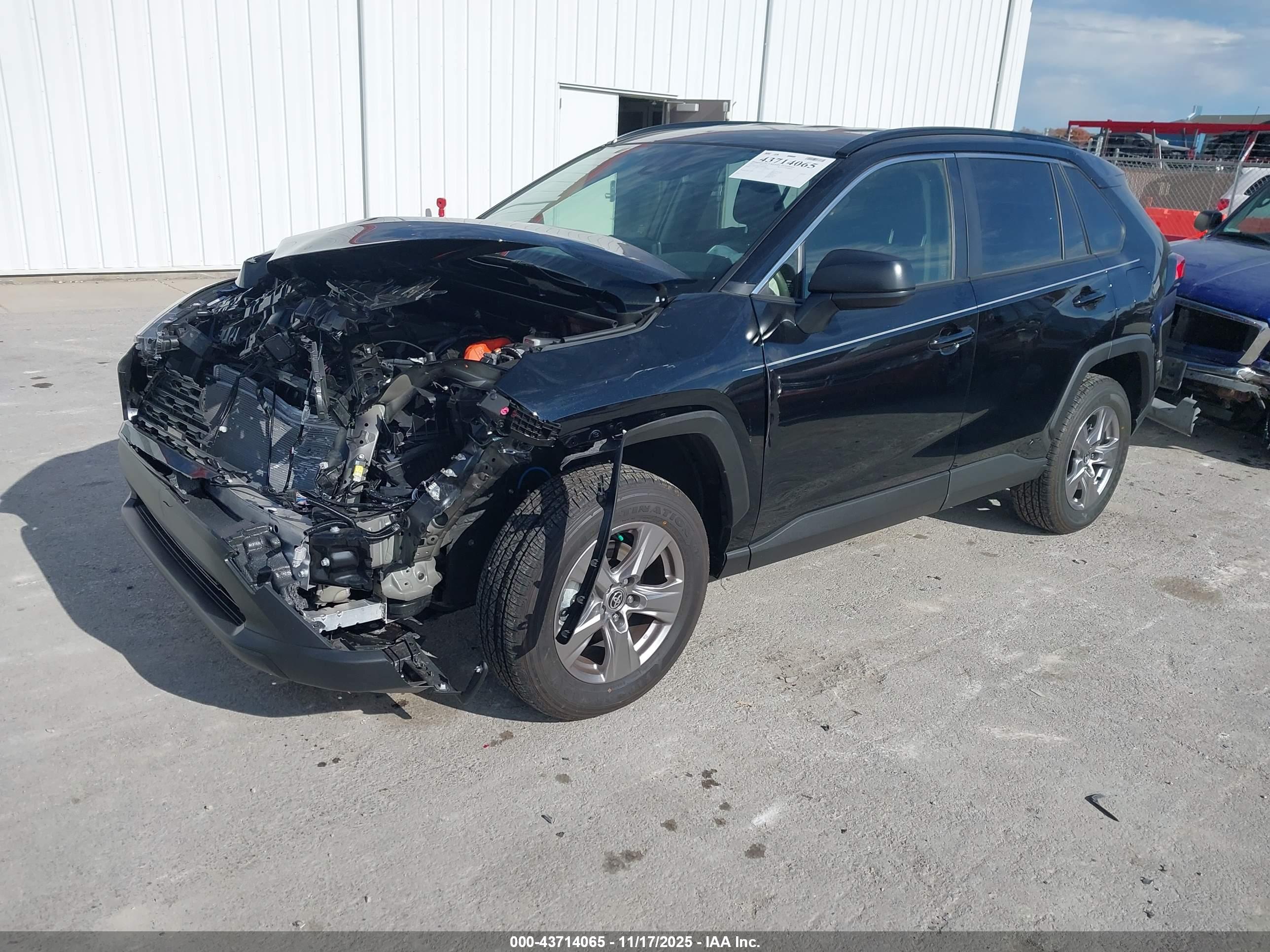 TOYOTA RAV4 image 2