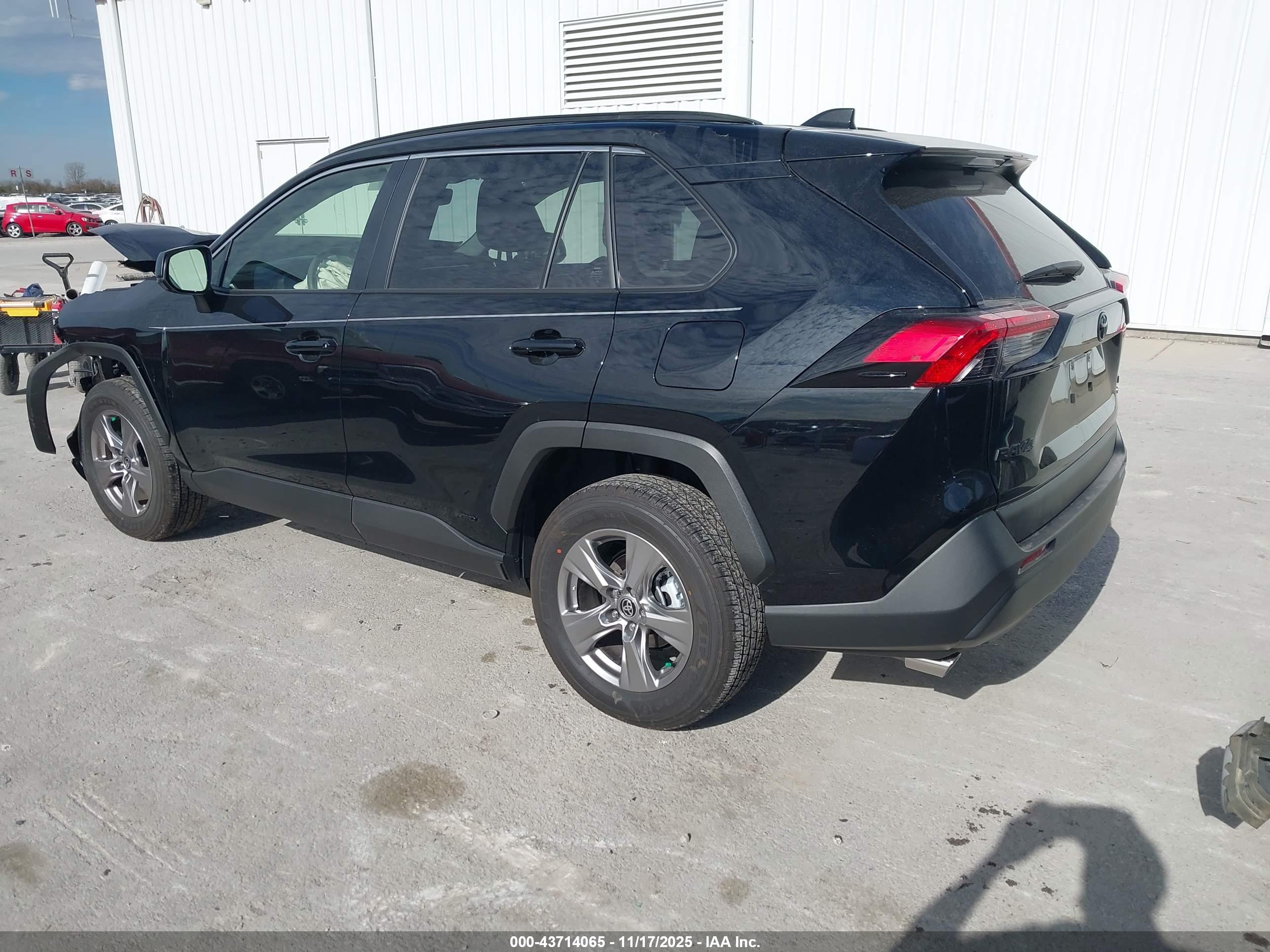 TOYOTA RAV4 image 3