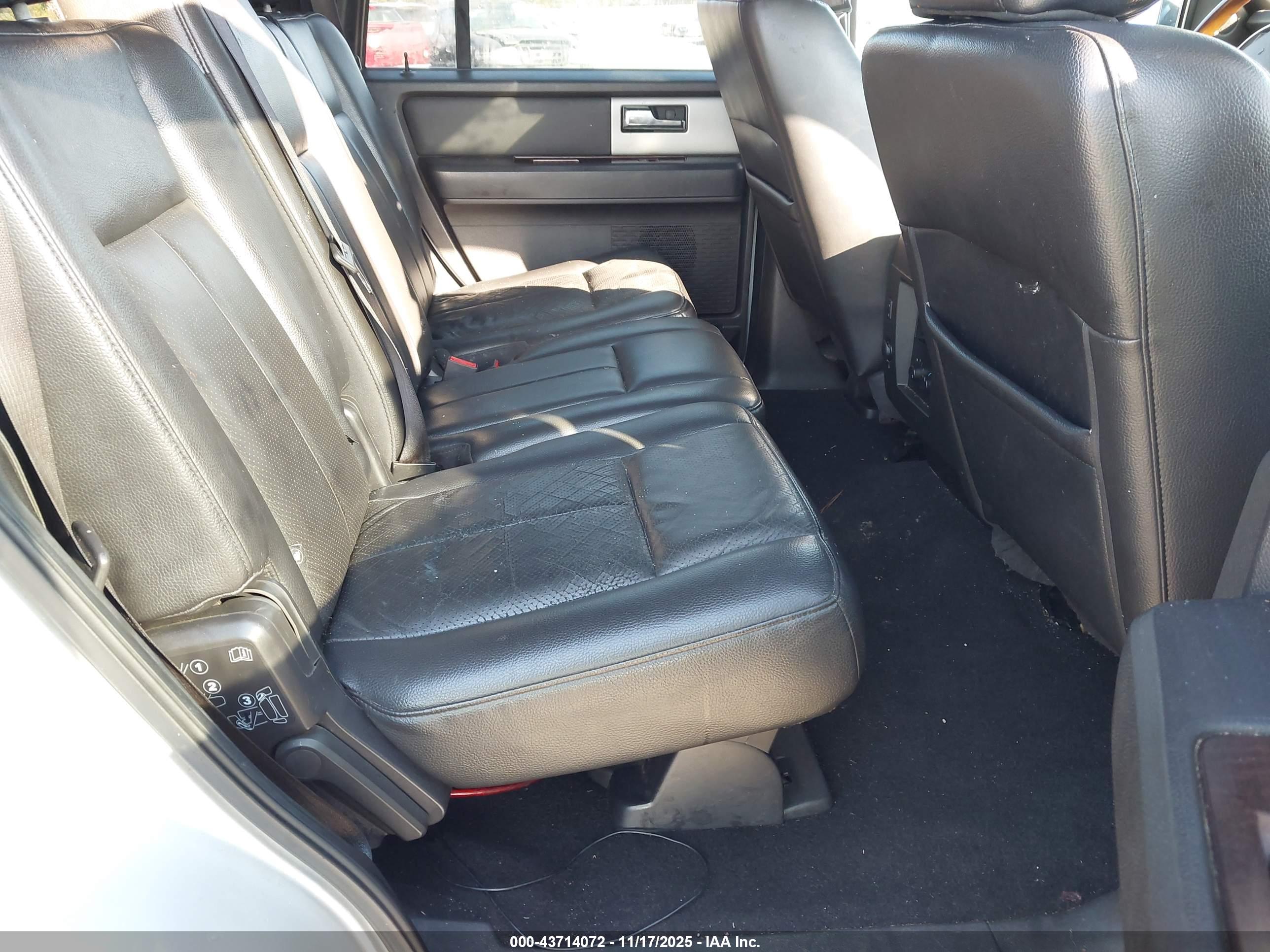 FORD EXPEDITION image 8