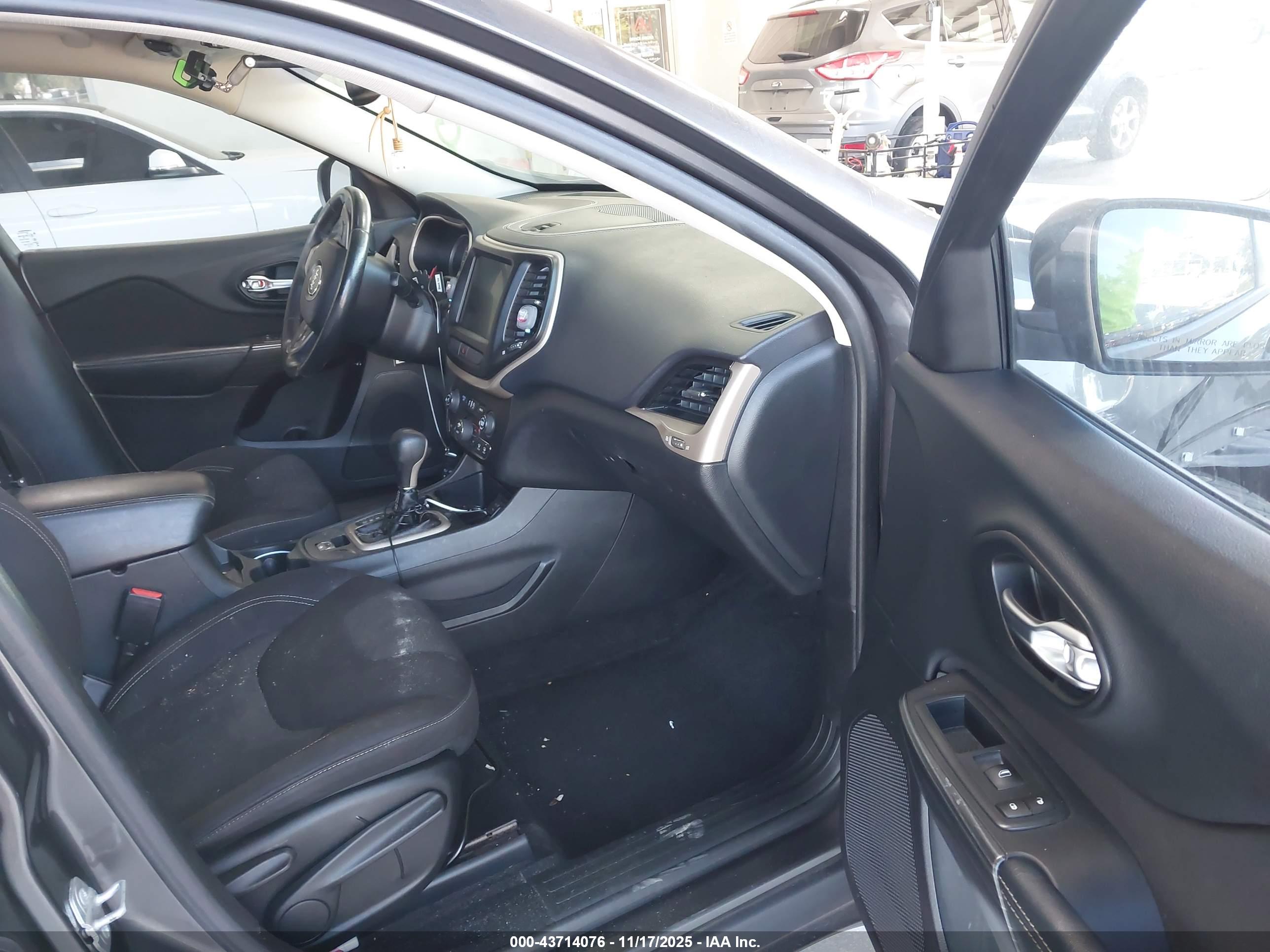 JEEP CHEROKEE image 5