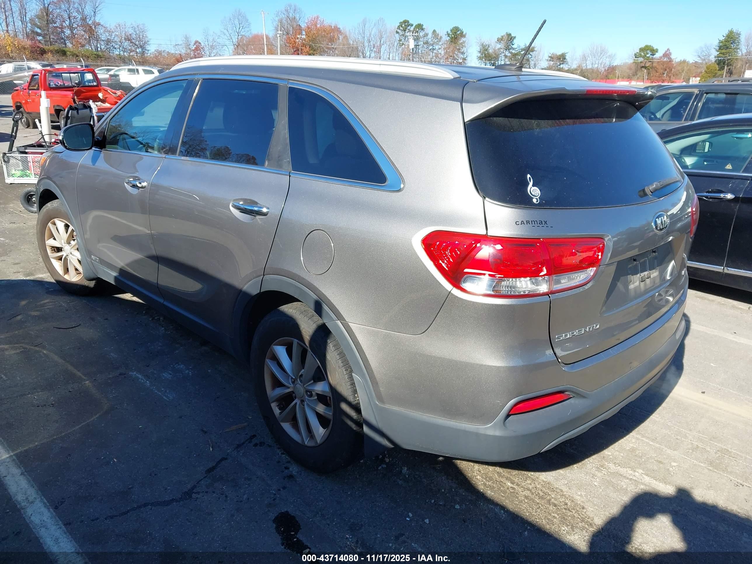KIA SORENTO image 3