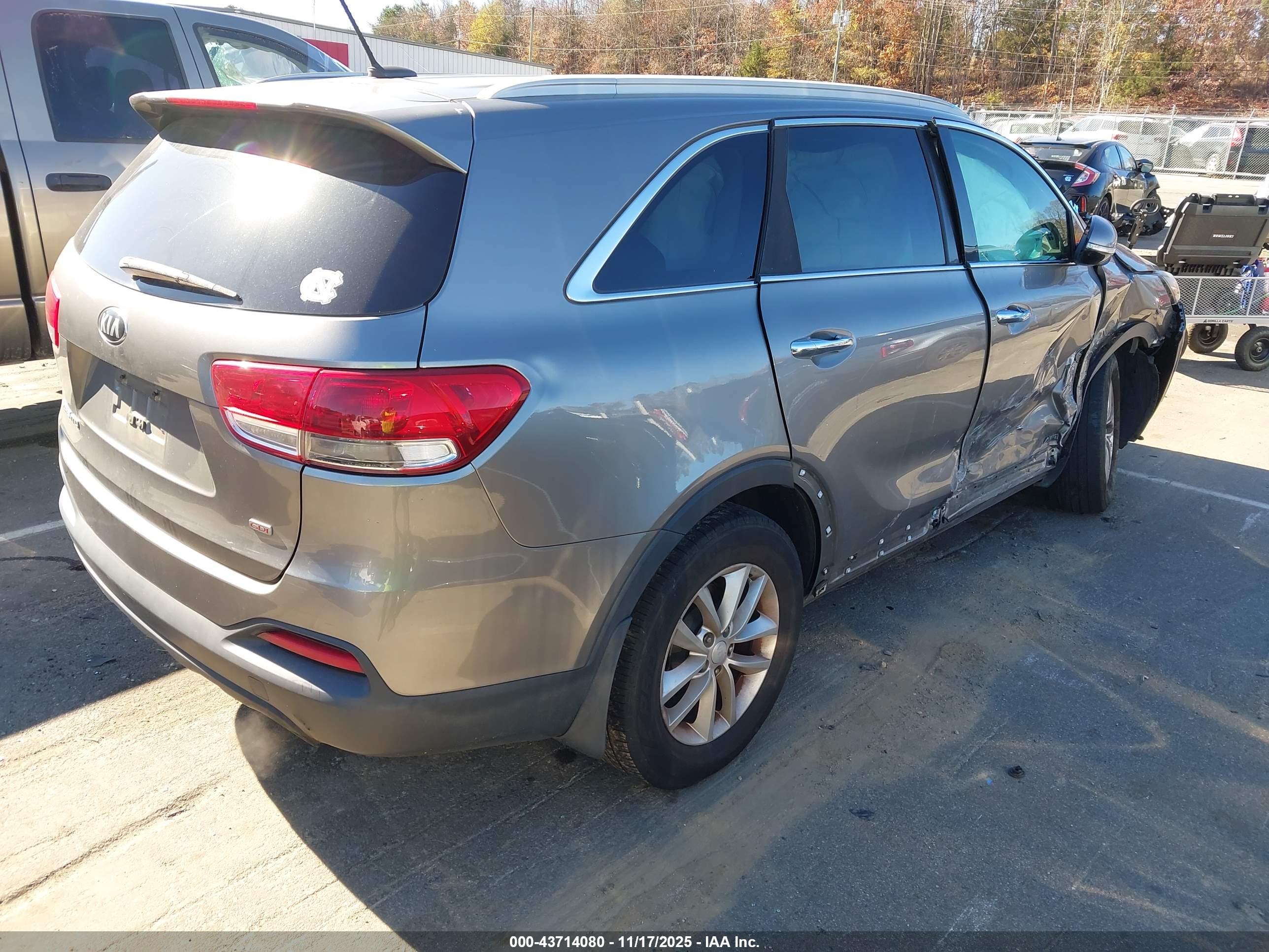 KIA SORENTO image 4