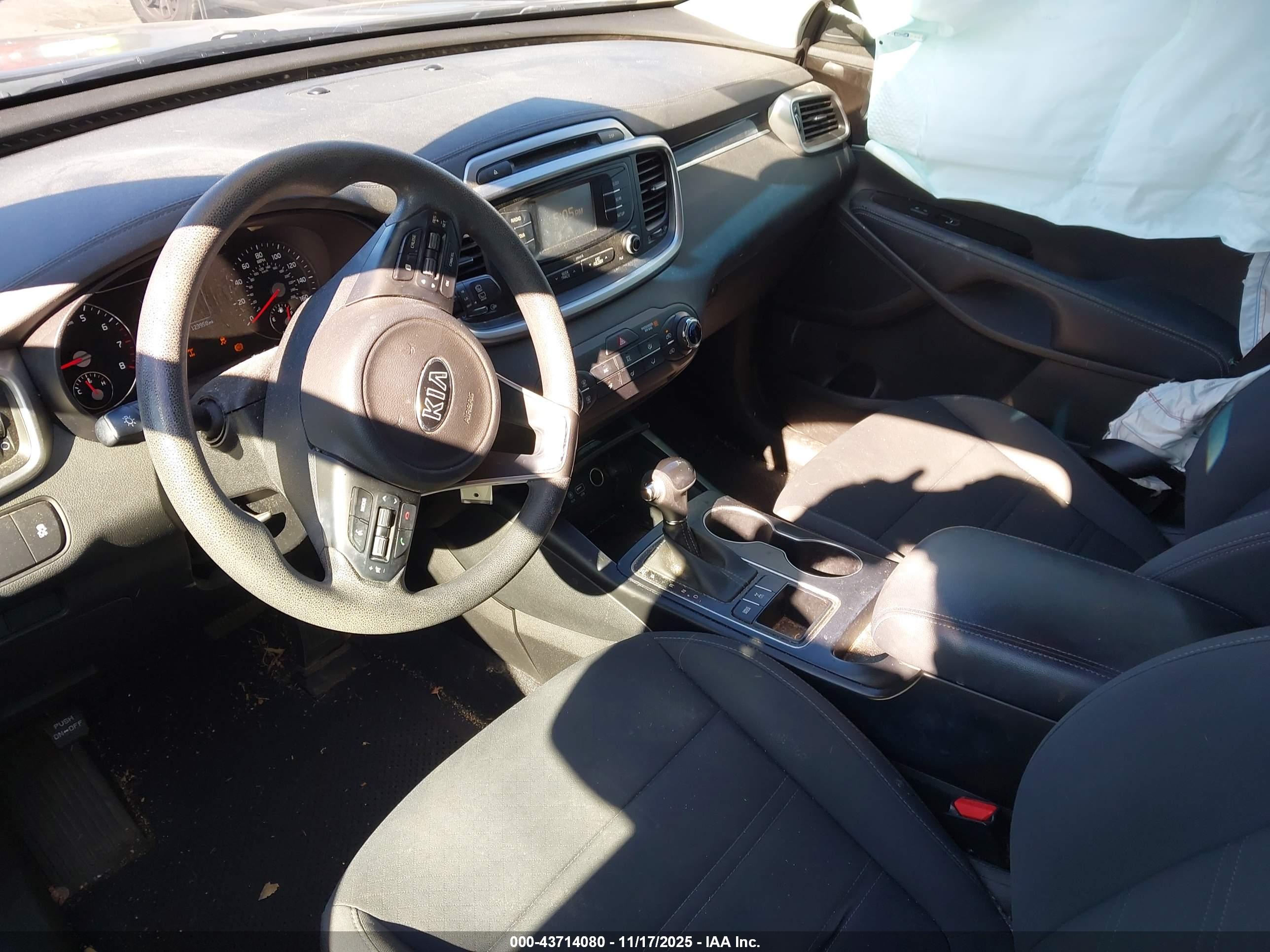 KIA SORENTO image 5