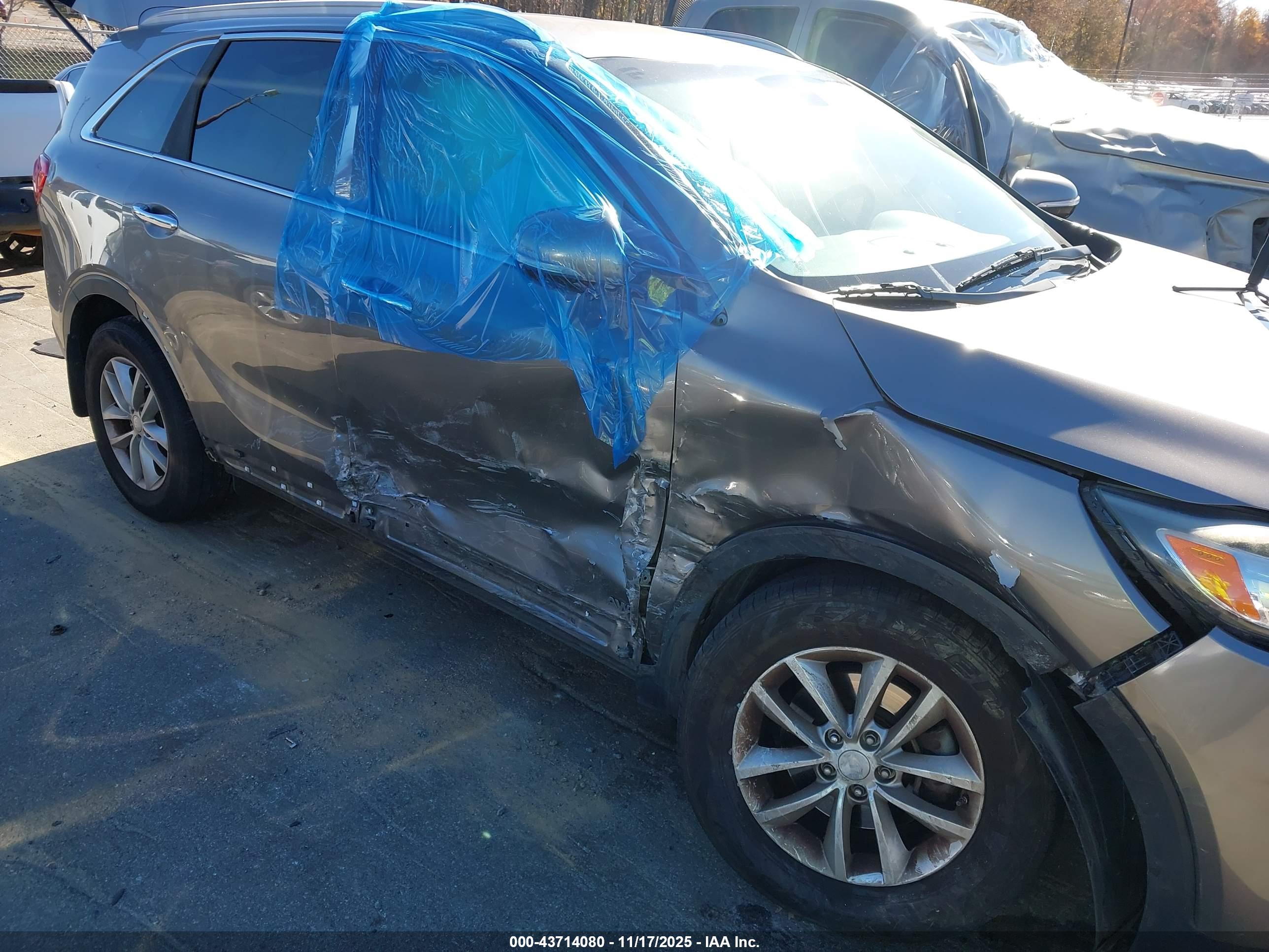 KIA SORENTO image 6
