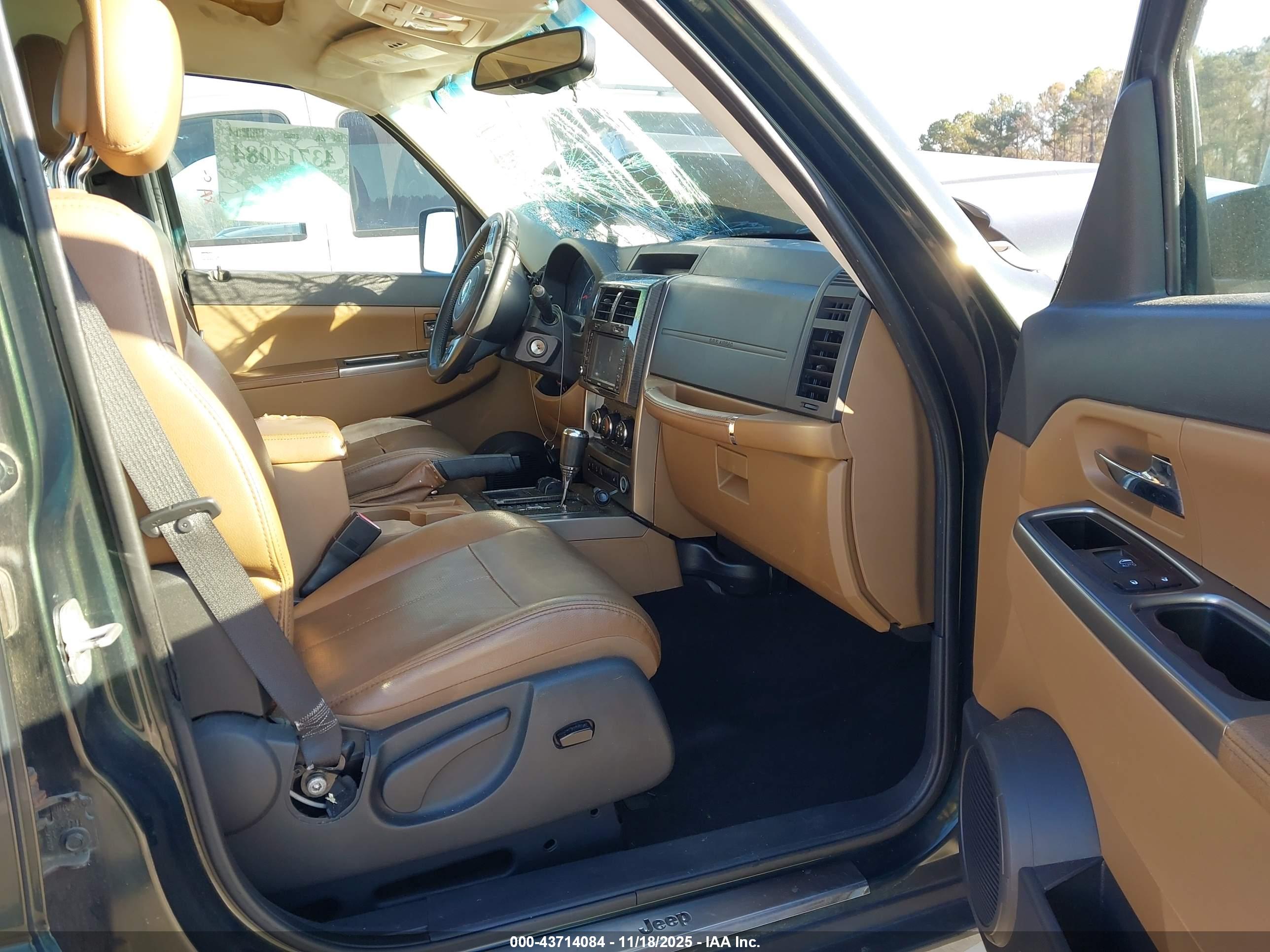 JEEP LIBERTY image 5