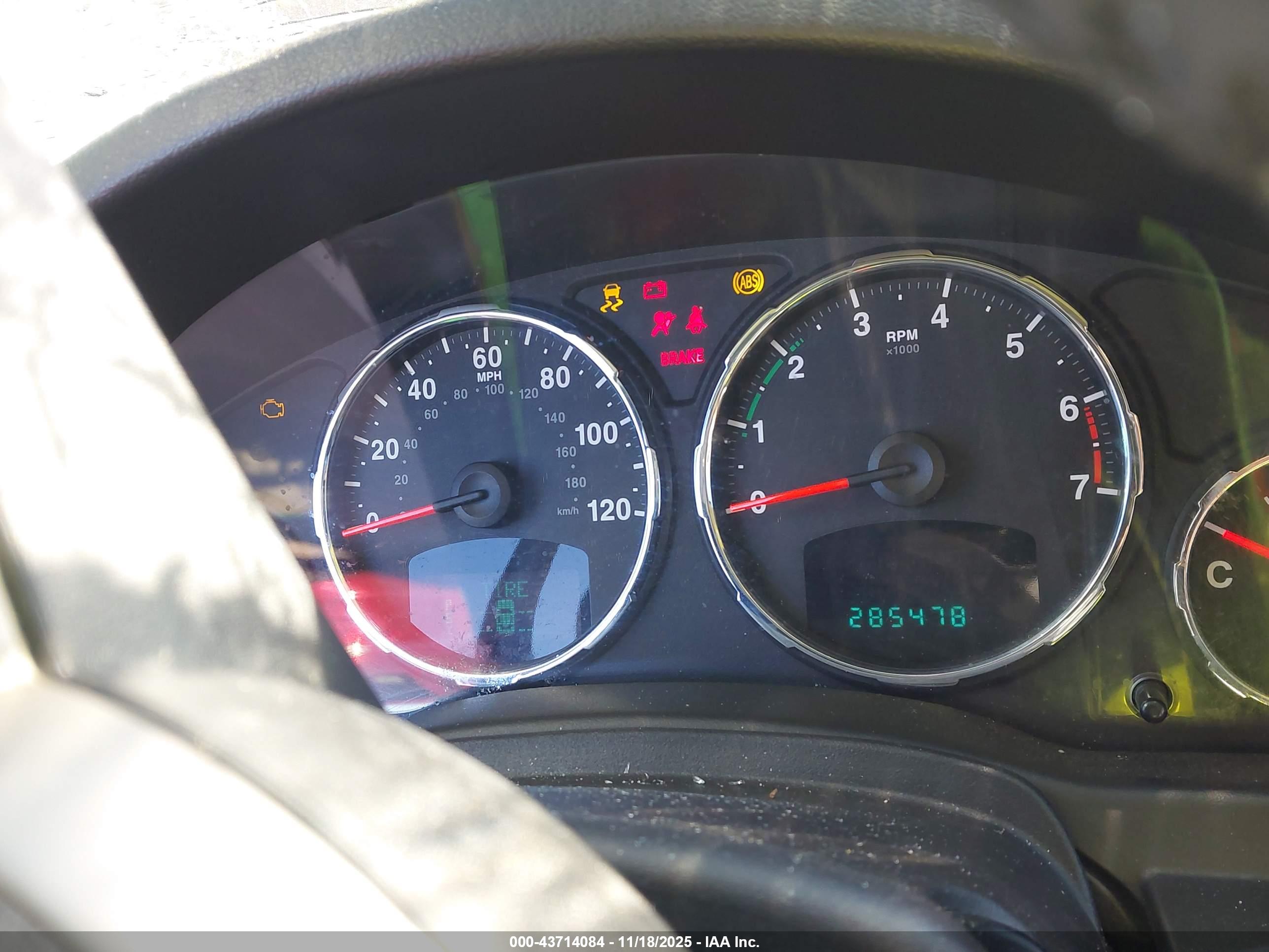 JEEP LIBERTY image 7