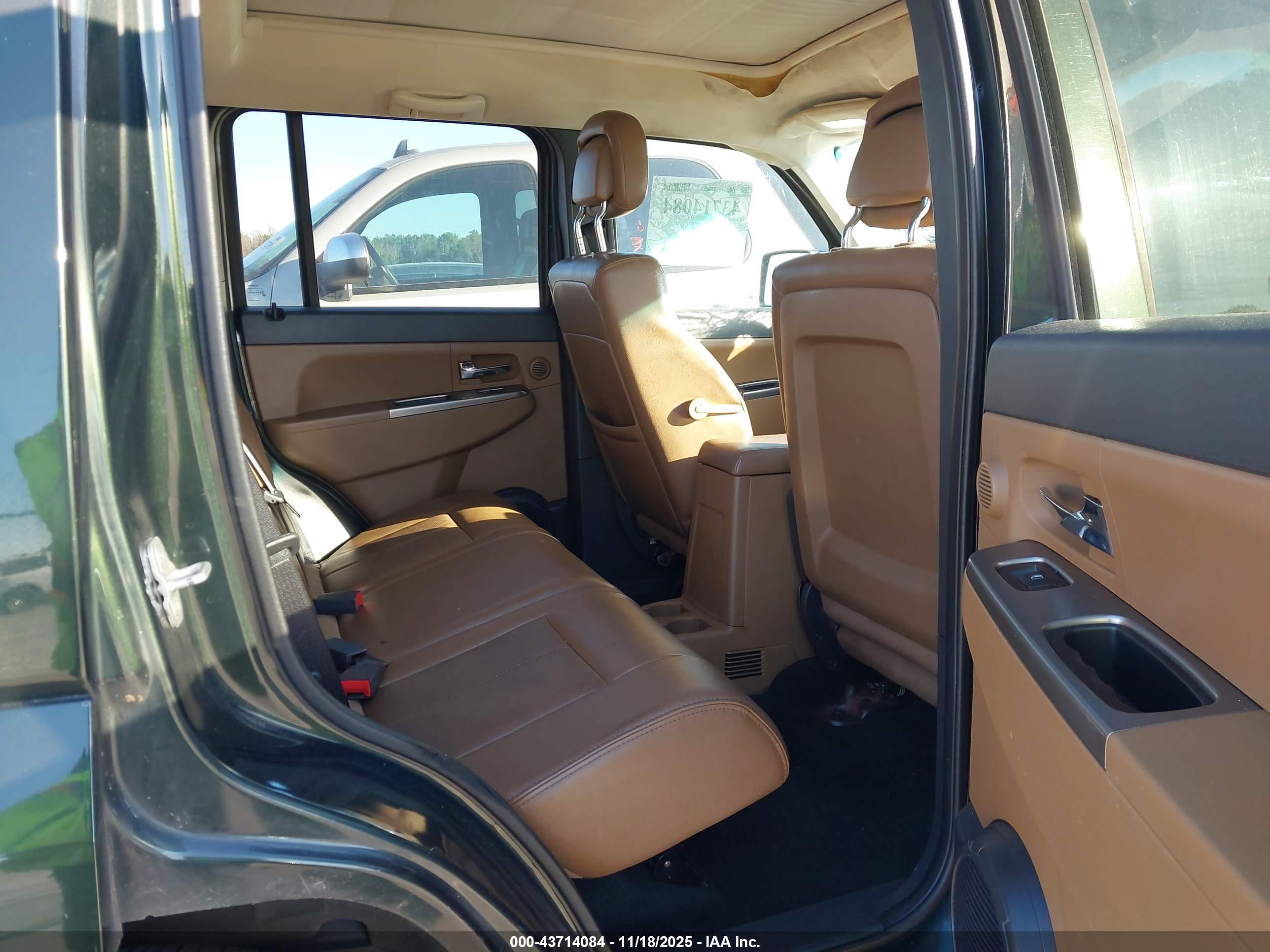 JEEP LIBERTY image 8