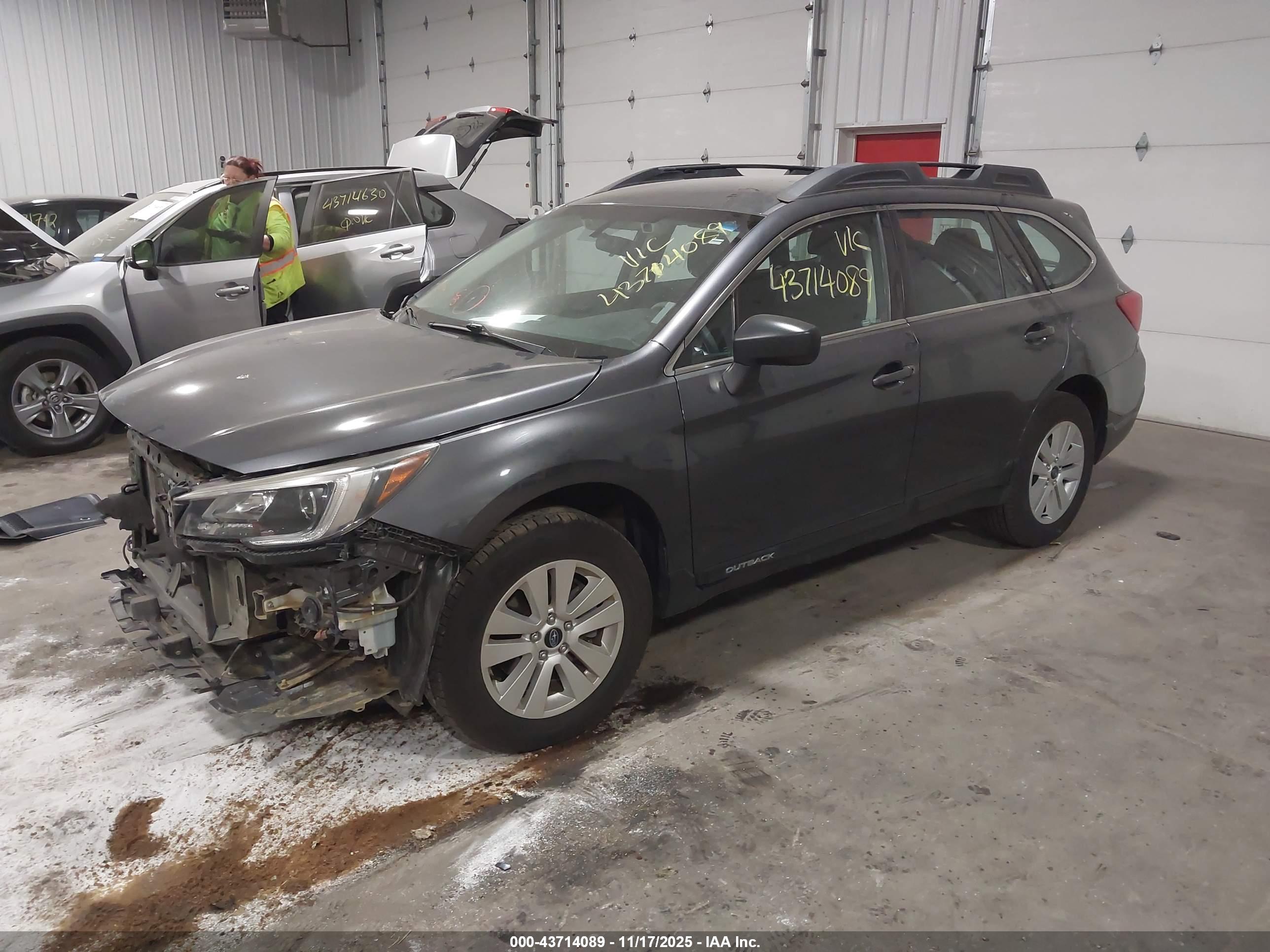 SUBARU OUTBACK image 2