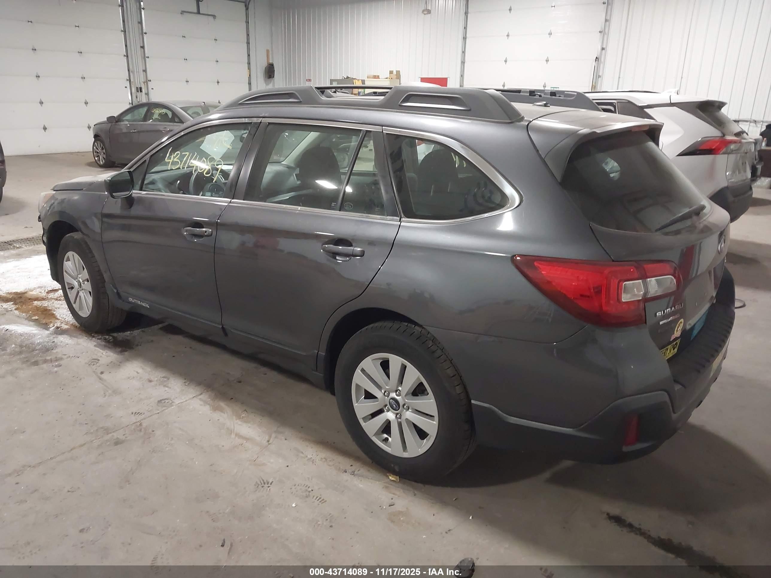 SUBARU OUTBACK image 3