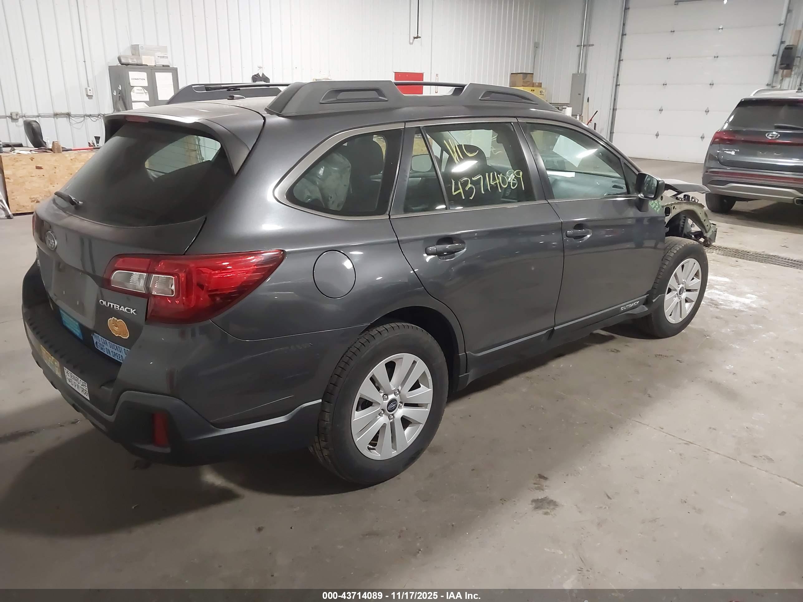 SUBARU OUTBACK image 4