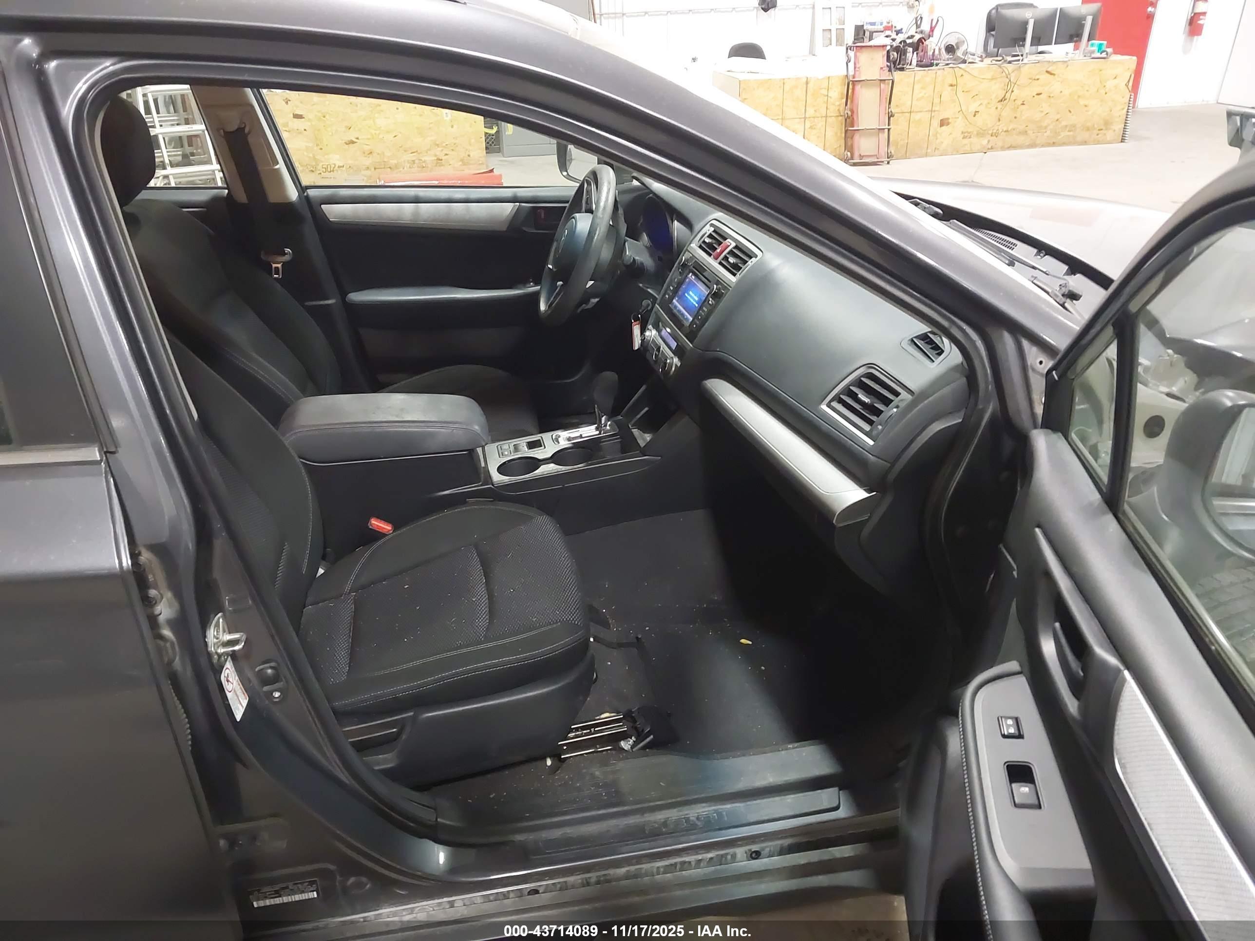 SUBARU OUTBACK image 5
