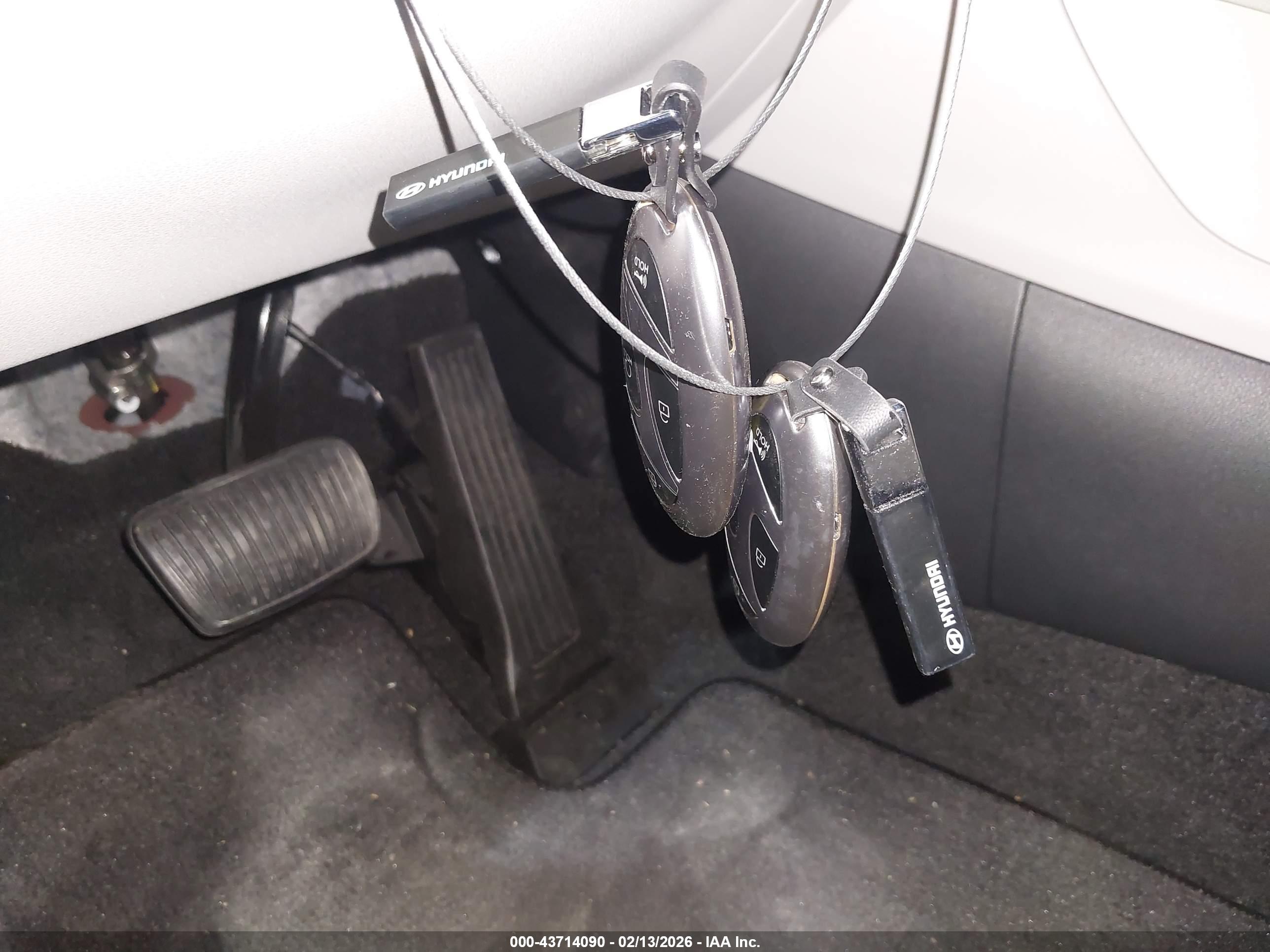 HYUNDAI TUCSON image 11