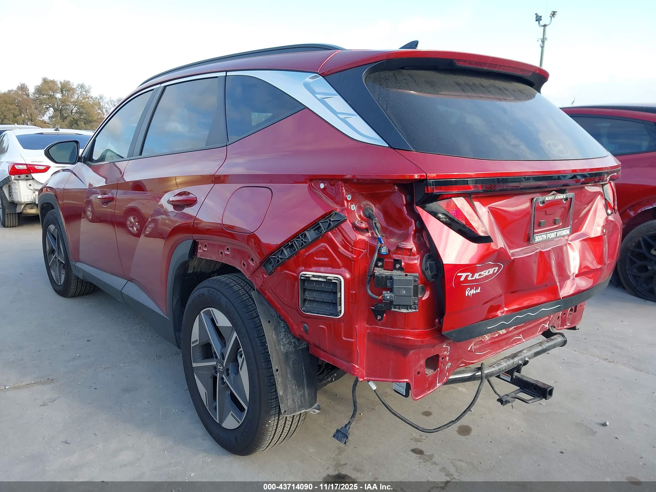 HYUNDAI TUCSON image 3