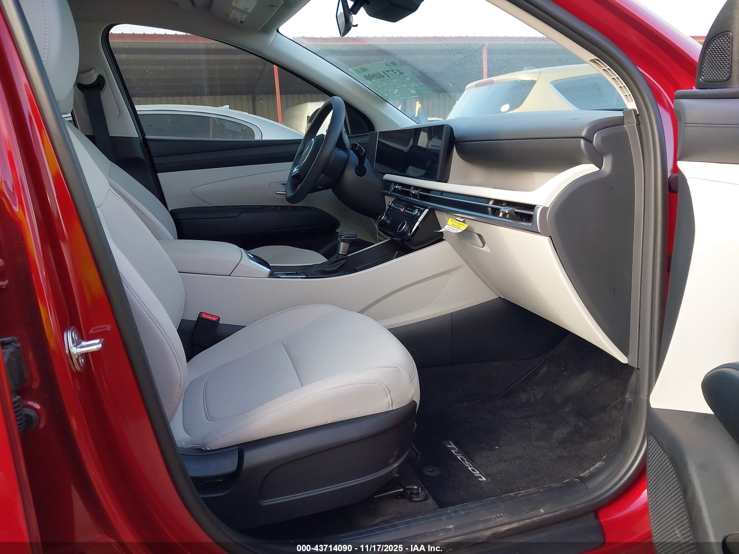 HYUNDAI TUCSON image 5