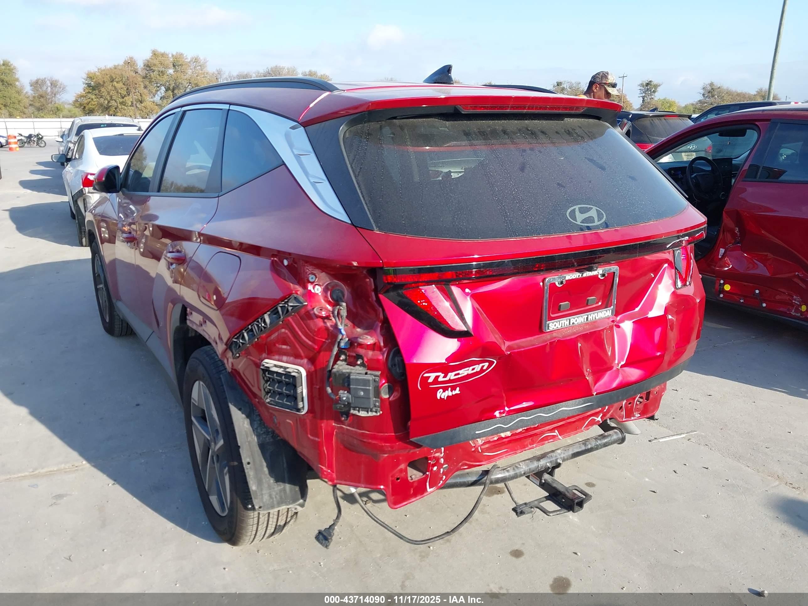 HYUNDAI TUCSON image 6