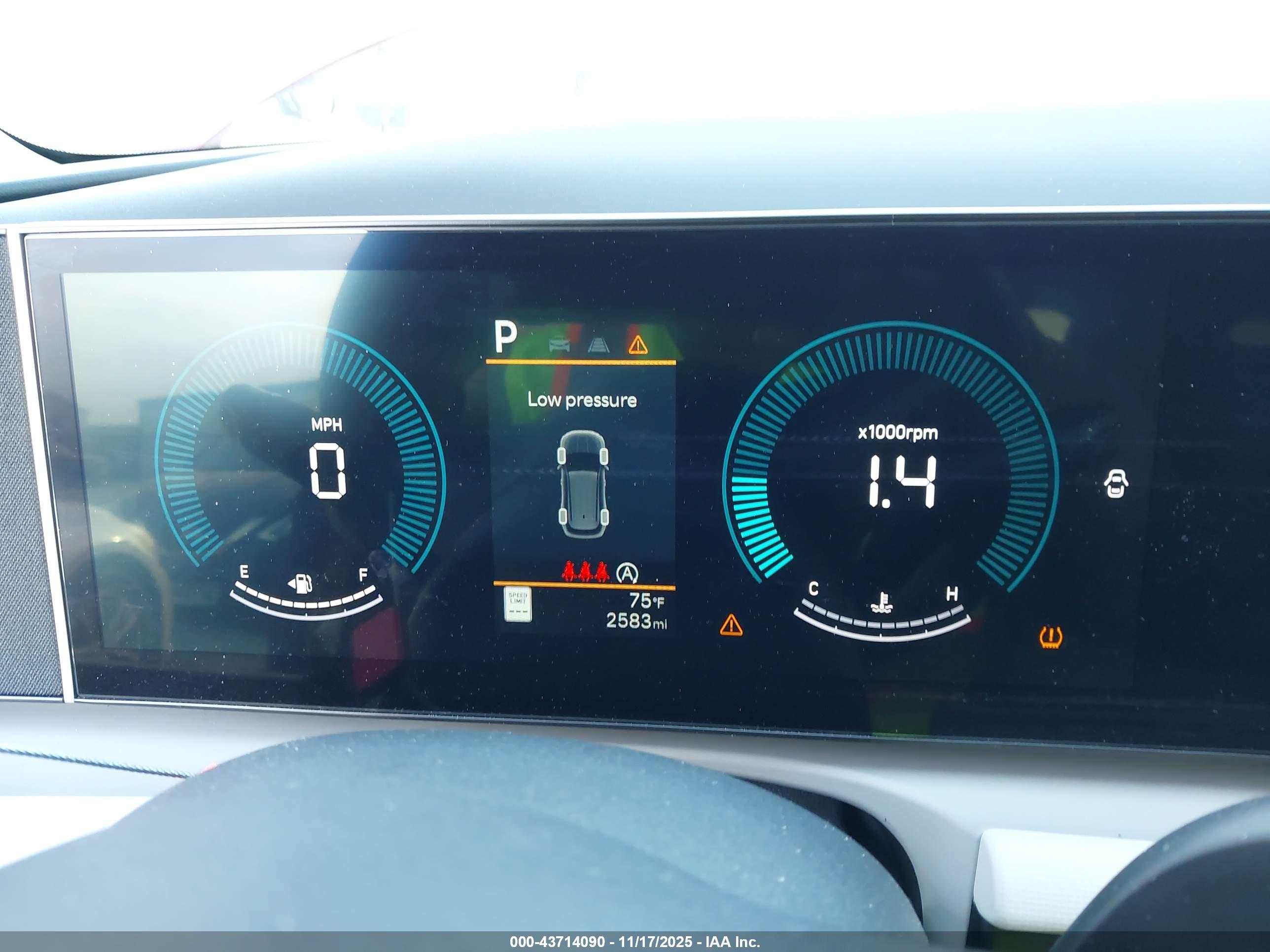 HYUNDAI TUCSON image 7