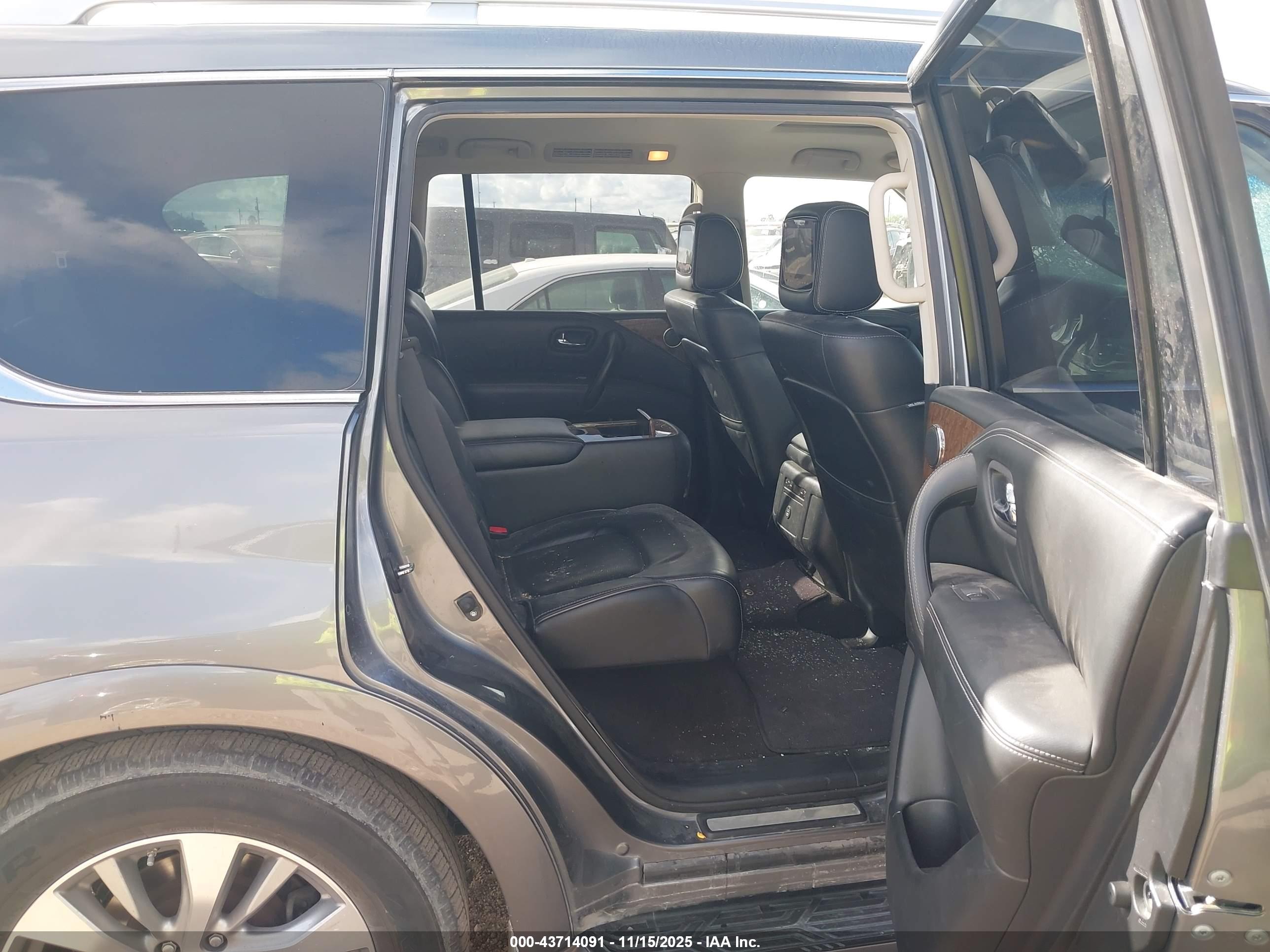 INFINITI QX80 image 8