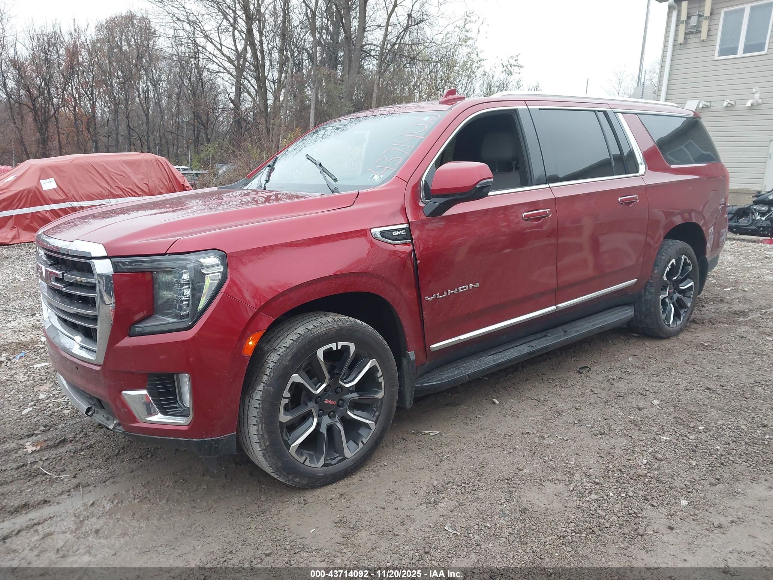 GMC YUKON image 2
