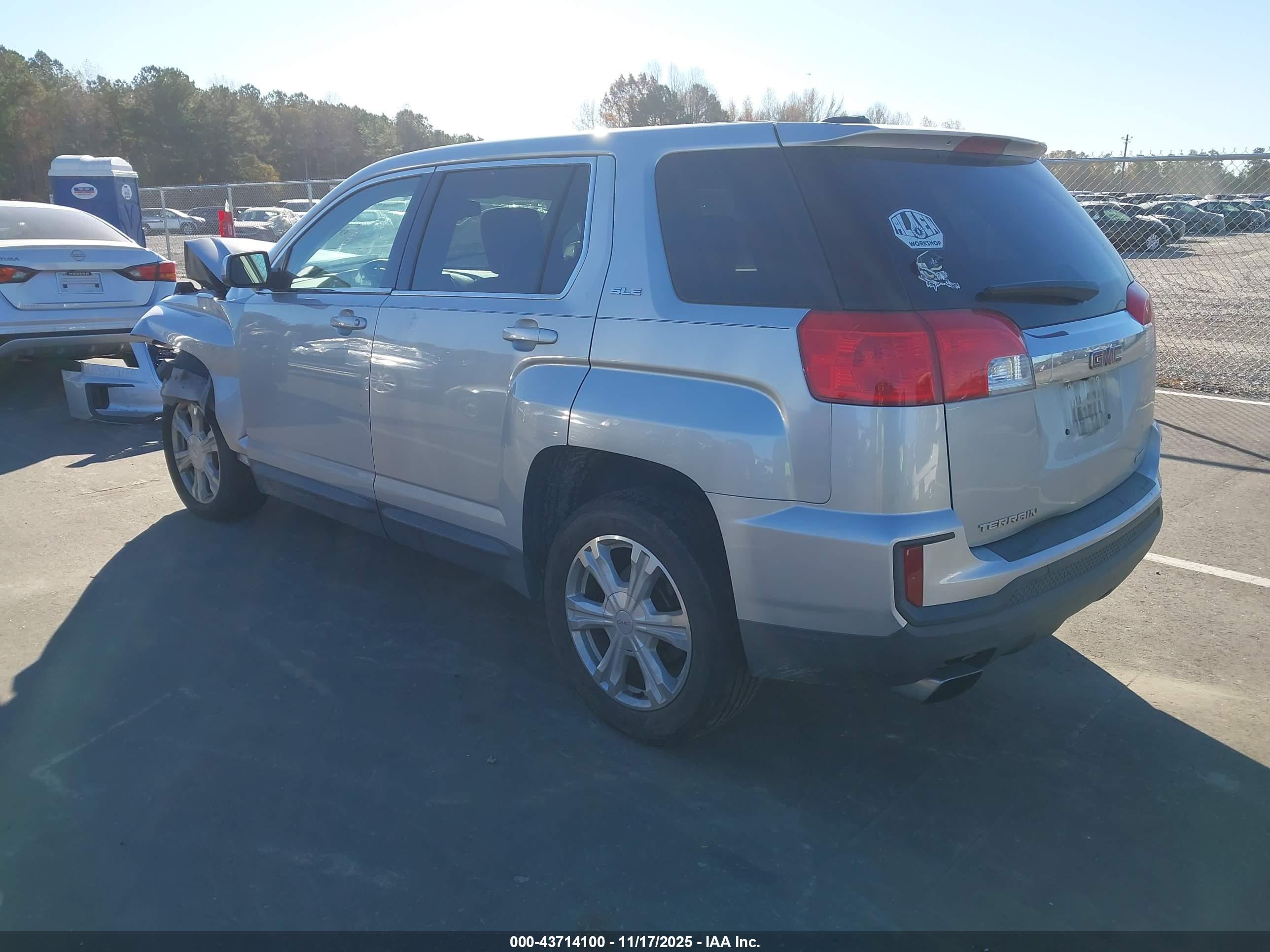 GMC TERRAIN image 3