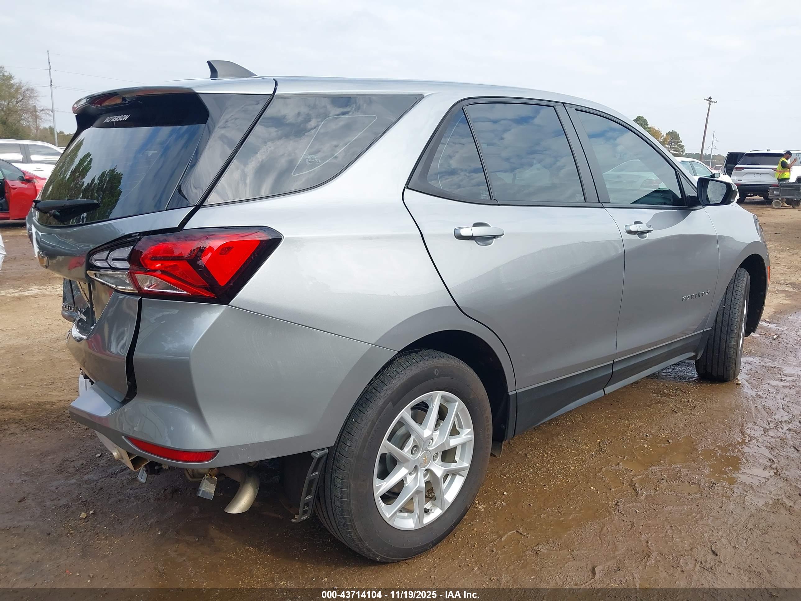 CHEVROLET EQUINOX image 4