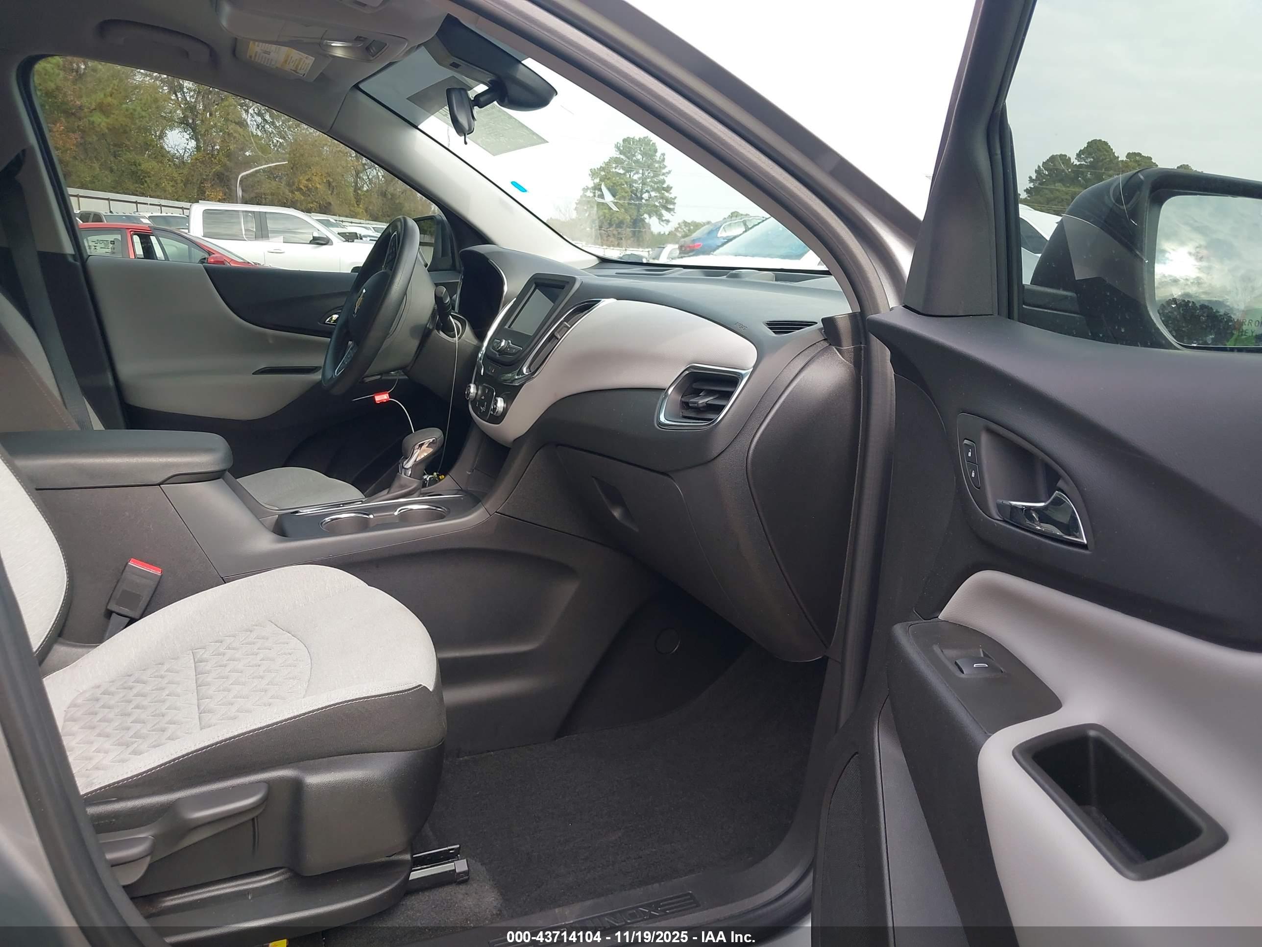 CHEVROLET EQUINOX image 5