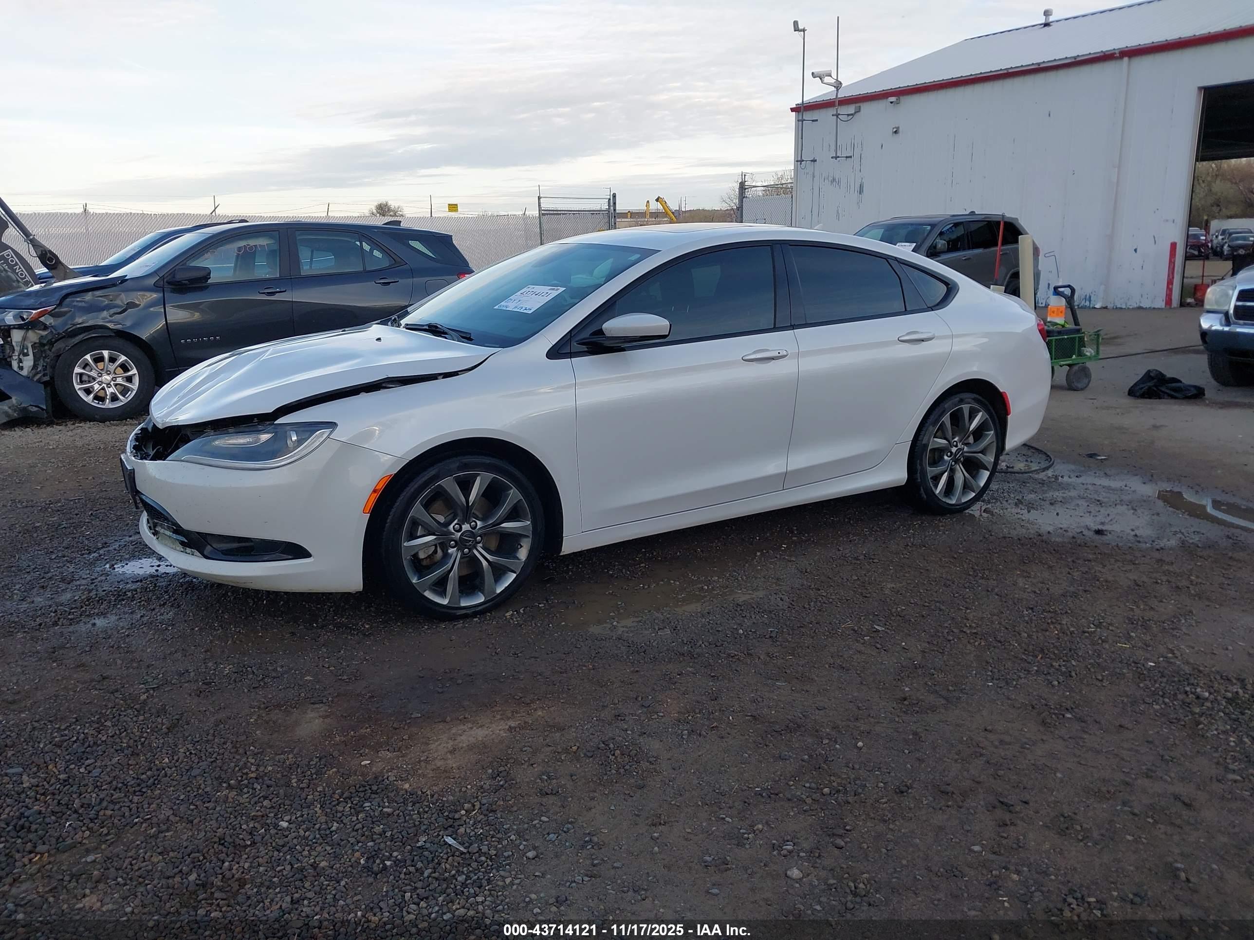 CHRYSLER 200 image 2