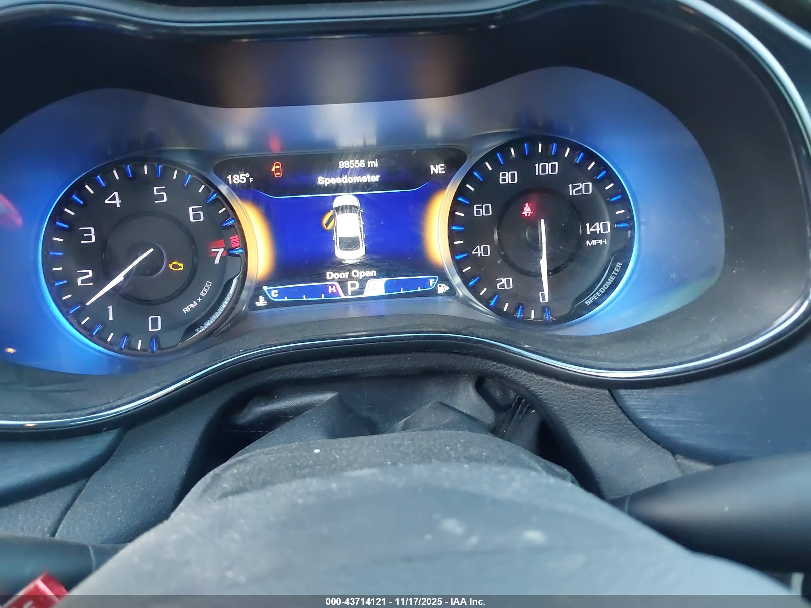 CHRYSLER 200 image 7